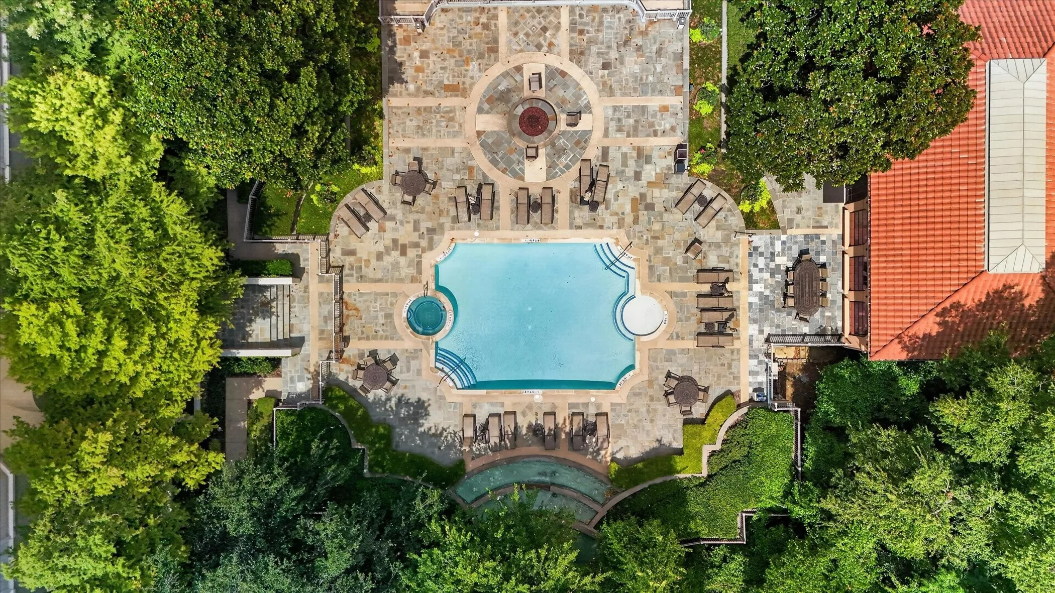The beautiful pool & gardens.