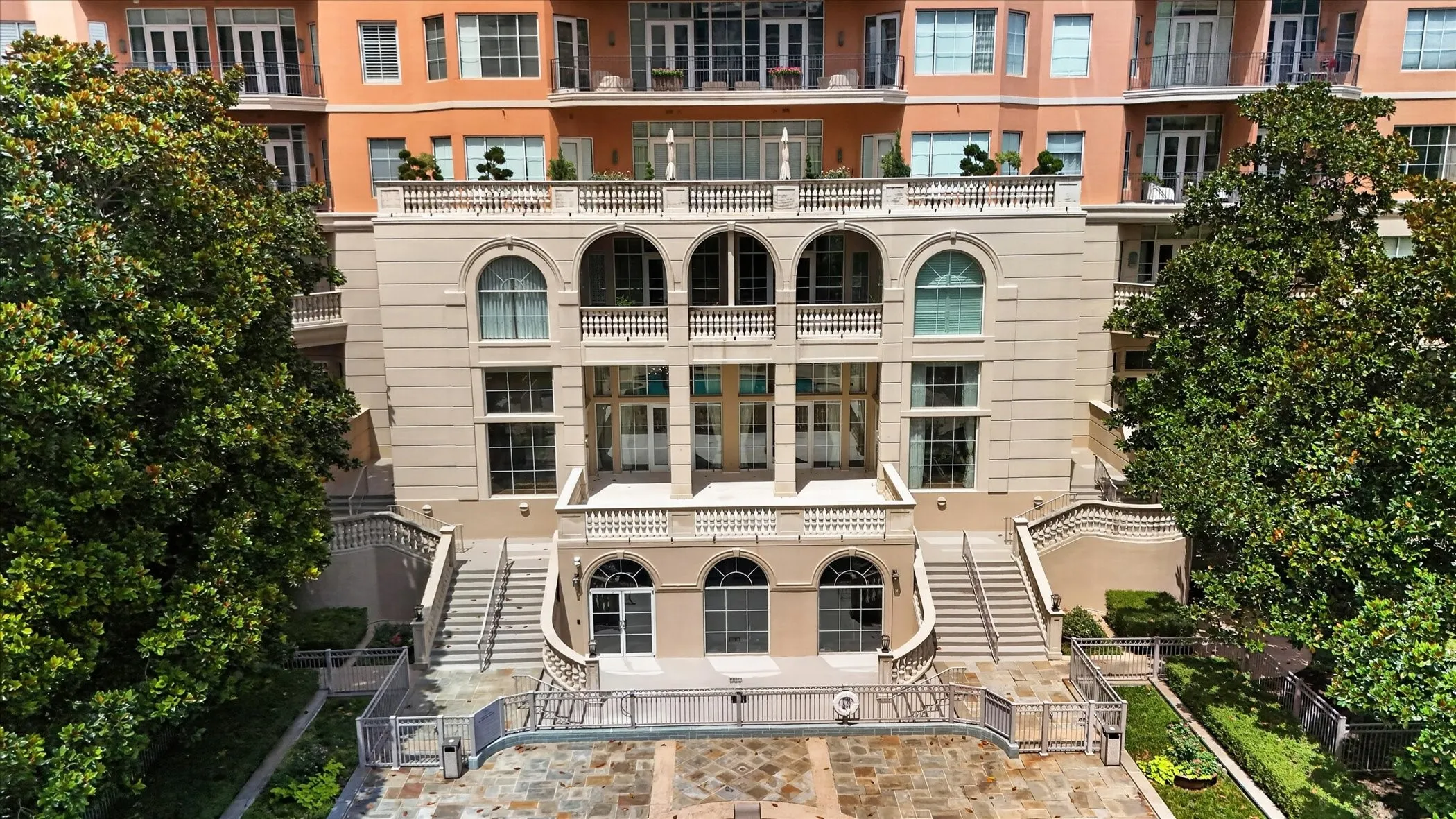 Condominium For Sale in Dallas County , 3535 GILLESPIE Street 104, Dallas, Texas 75219, 2 Bedroom, 3 Bathroom, 2 Garage spaces, 3,102 Sqft, built in 2000, mls#21305348, Real Estate Agent in Dallas, Homes For Sale in Dallas county, Homes For Sale in Dallas, Realtor in Dallas Texas, Real Estate Brokerage Independent Realty Texas, Luminita Cordes Realtor