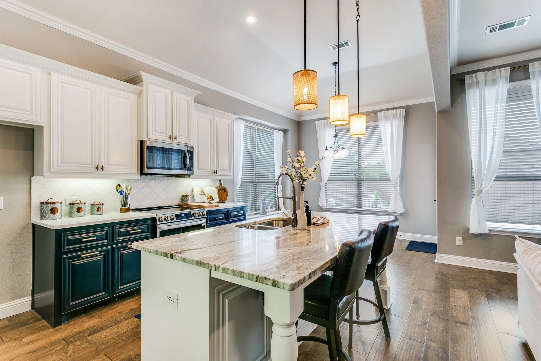 Single Family Residence For Sale in Denton County , 104 Martingale Trail, Oak Point, Texas 75068, 4 Bedroom, 4 Bathroom, 3 Garage spaces, 3,305 Sqft, built in 2016, mls#21336299, Real Estate Agent in Oak Point, Homes For Sale in Denton county, Homes For Sale in Oak Point, Realtor in Oak Point Texas, Real Estate Brokerage Independent Realty Texas, Luminita Cordes Realtor
