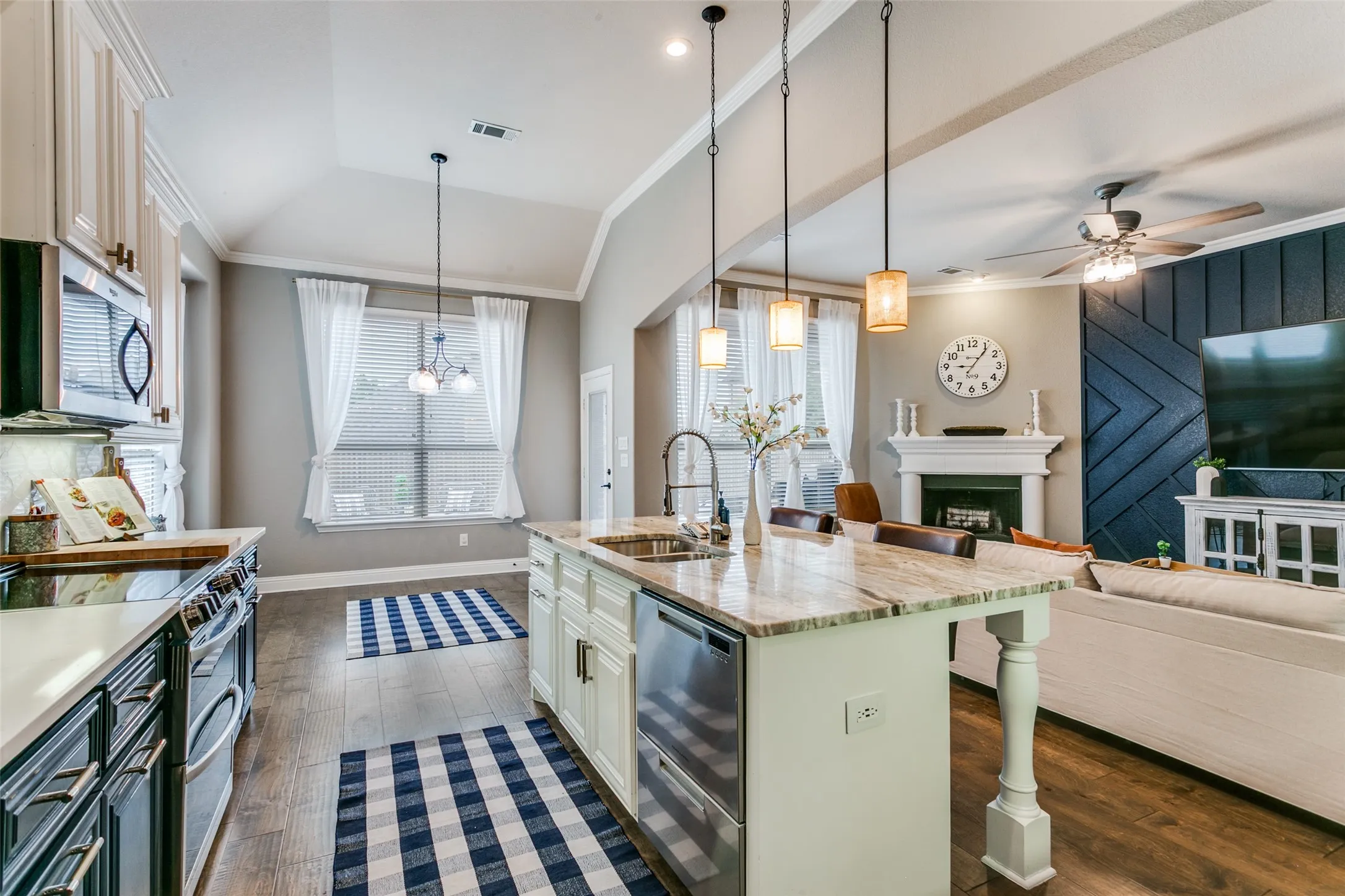 Single Family Residence For Sale in Denton County , 104 Martingale Trail, Oak Point, Texas 75068, 4 Bedroom, 4 Bathroom, 3 Garage spaces, 3,305 Sqft, built in 2016, mls#21336299, Real Estate Agent in Oak Point, Homes For Sale in Denton county, Homes For Sale in Oak Point, Realtor in Oak Point Texas, Real Estate Brokerage Independent Realty Texas, Luminita Cordes Realtor