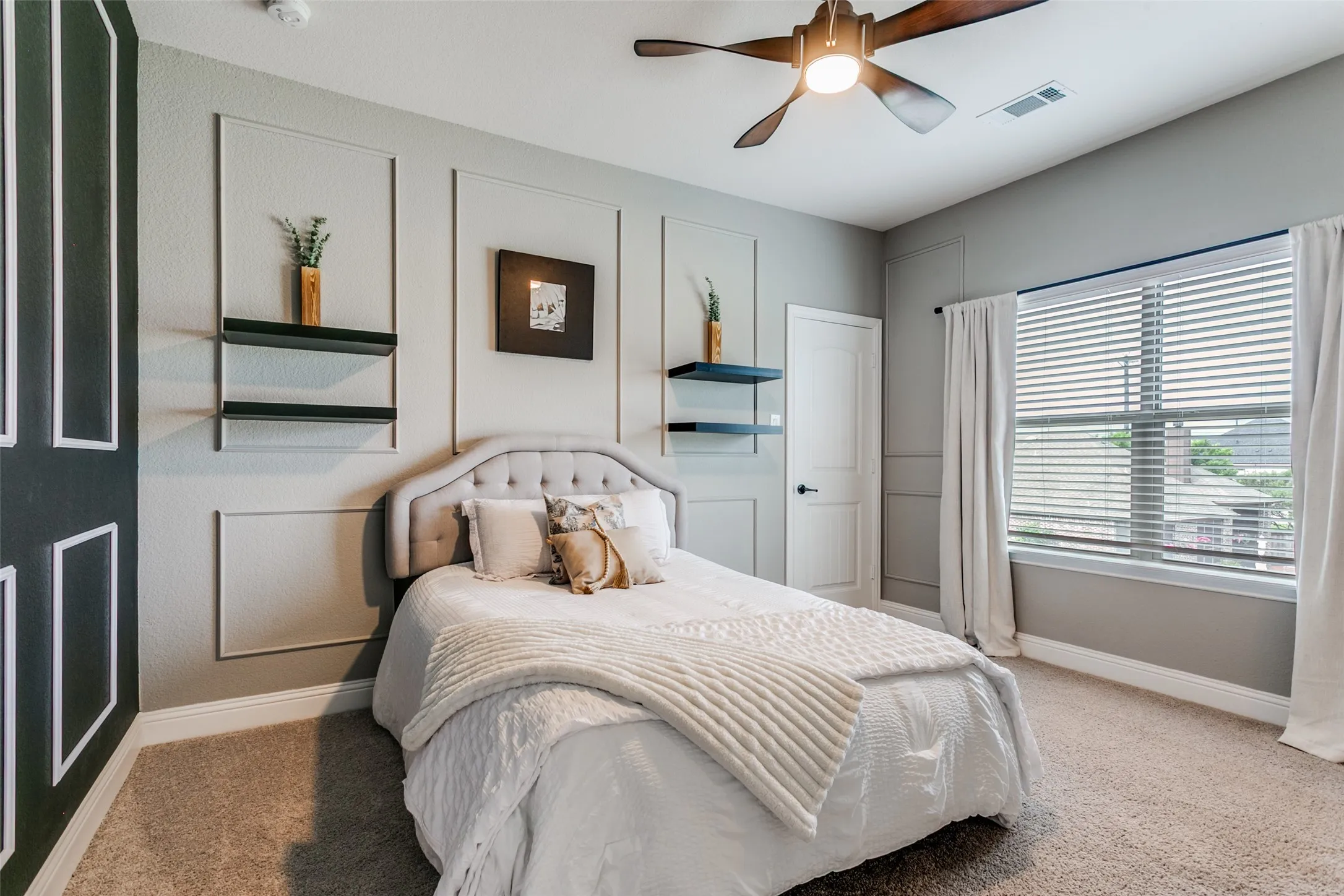 Single Family Residence For Sale in Denton County , 104 Martingale Trail, Oak Point, Texas 75068, 4 Bedroom, 4 Bathroom, 3 Garage spaces, 3,305 Sqft, built in 2016, mls#21336299, Real Estate Agent in Oak Point, Homes For Sale in Denton county, Homes For Sale in Oak Point, Realtor in Oak Point Texas, Real Estate Brokerage Independent Realty Texas, Luminita Cordes Realtor