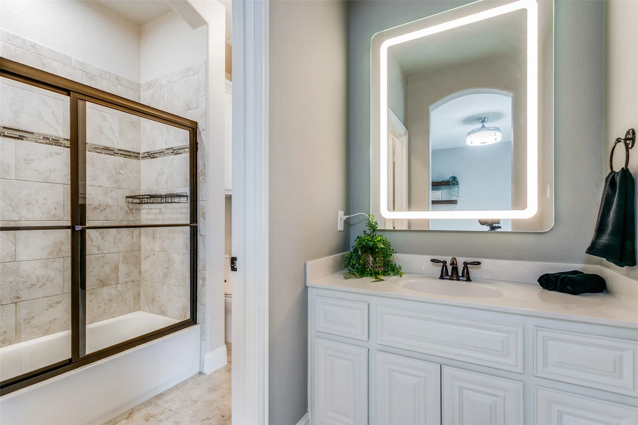 Single Family Residence For Sale in Denton County , 104 Martingale Trail, Oak Point, Texas 75068, 4 Bedroom, 4 Bathroom, 3 Garage spaces, 3,305 Sqft, built in 2016, mls#21336299, Real Estate Agent in Oak Point, Homes For Sale in Denton county, Homes For Sale in Oak Point, Realtor in Oak Point Texas, Real Estate Brokerage Independent Realty Texas, Luminita Cordes Realtor