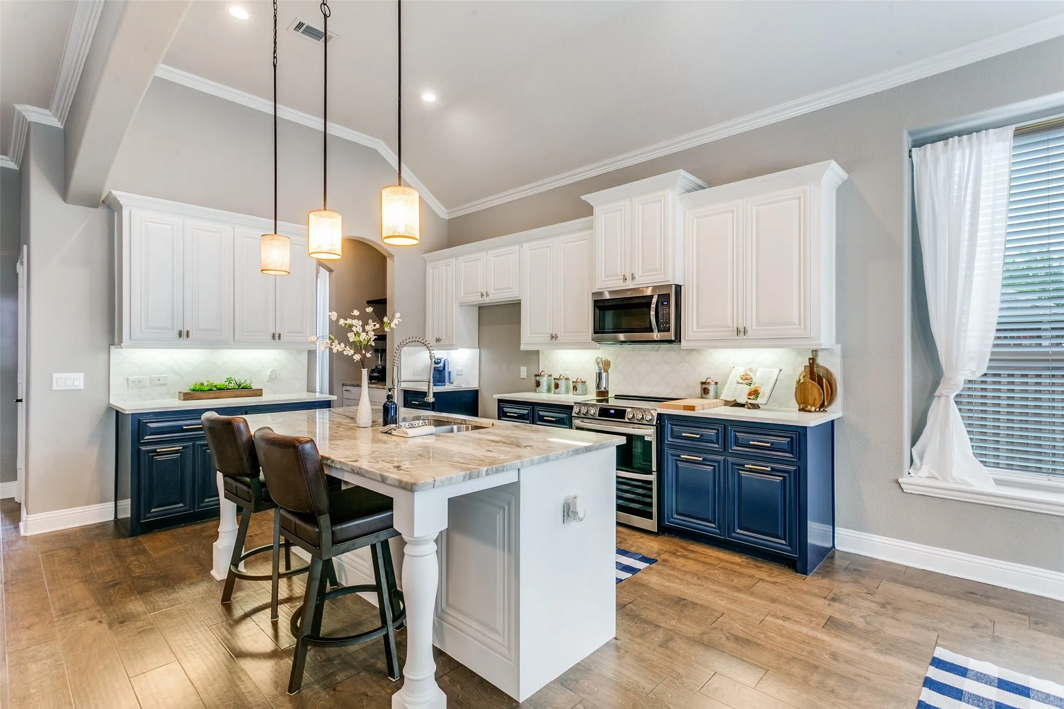 Single Family Residence For Sale in Denton County , 104 Martingale Trail, Oak Point, Texas 75068, 4 Bedroom, 4 Bathroom, 3 Garage spaces, 3,305 Sqft, built in 2016, mls#21336299, Real Estate Agent in Oak Point, Homes For Sale in Denton county, Homes For Sale in Oak Point, Realtor in Oak Point Texas, Real Estate Brokerage Independent Realty Texas, Luminita Cordes Realtor