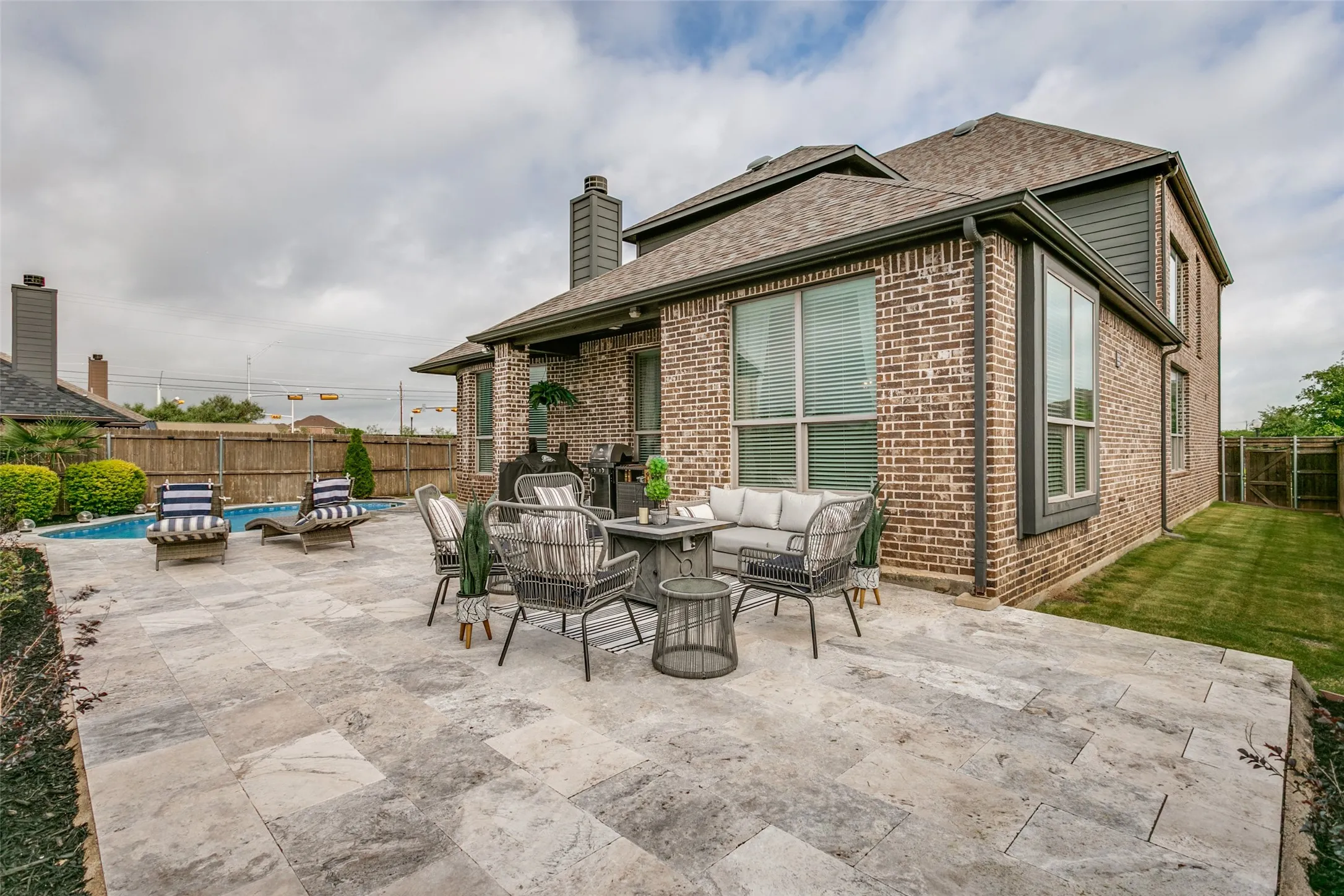 Single Family Residence For Sale in Denton County , 104 Martingale Trail, Oak Point, Texas 75068, 4 Bedroom, 4 Bathroom, 3 Garage spaces, 3,305 Sqft, built in 2016, mls#21336299, Real Estate Agent in Oak Point, Homes For Sale in Denton county, Homes For Sale in Oak Point, Realtor in Oak Point Texas, Real Estate Brokerage Independent Realty Texas, Luminita Cordes Realtor