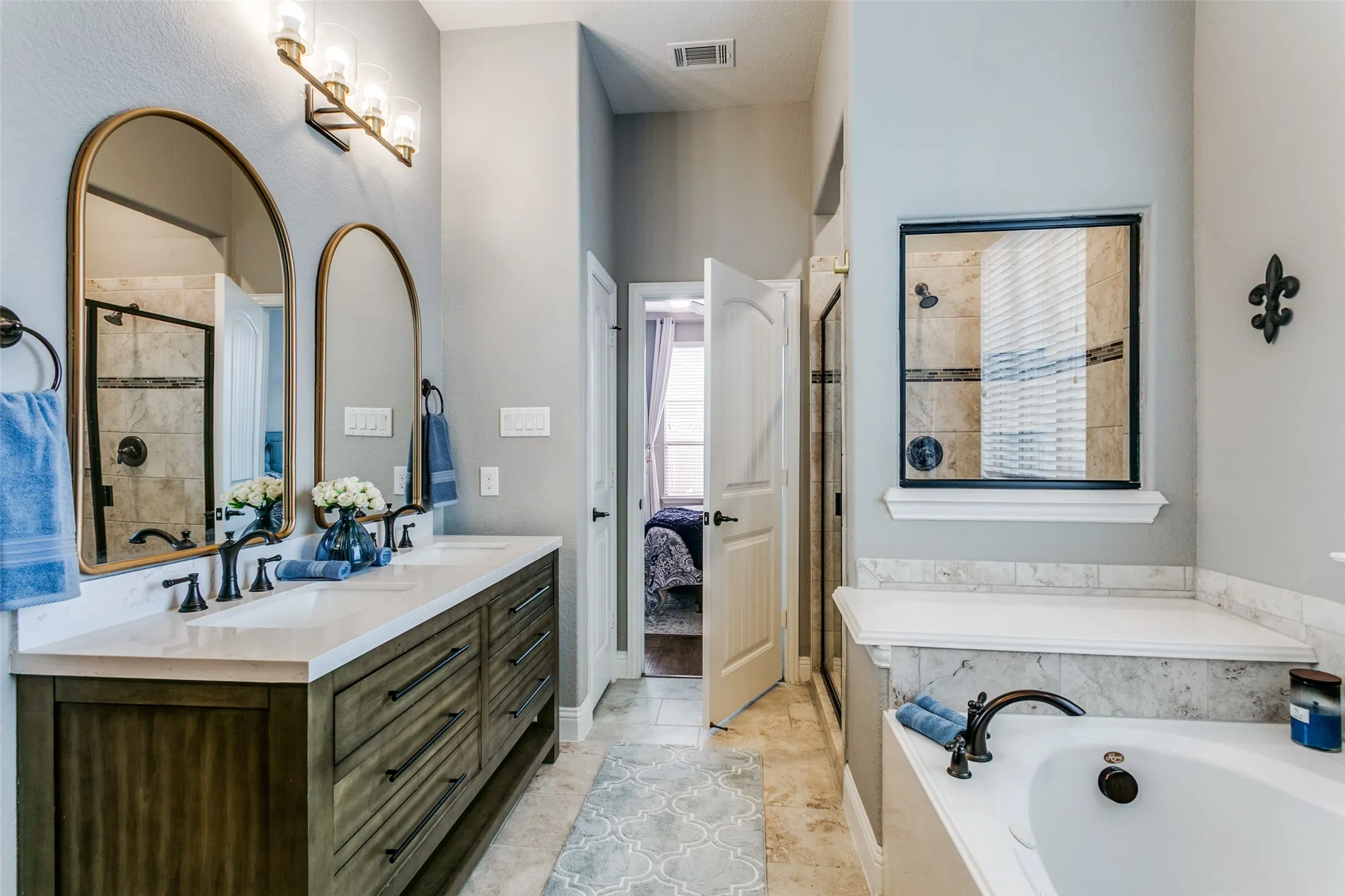 Single Family Residence For Sale in Denton County , 104 Martingale Trail, Oak Point, Texas 75068, 4 Bedroom, 4 Bathroom, 3 Garage spaces, 3,305 Sqft, built in 2016, mls#21336299, Real Estate Agent in Oak Point, Homes For Sale in Denton county, Homes For Sale in Oak Point, Realtor in Oak Point Texas, Real Estate Brokerage Independent Realty Texas, Luminita Cordes Realtor