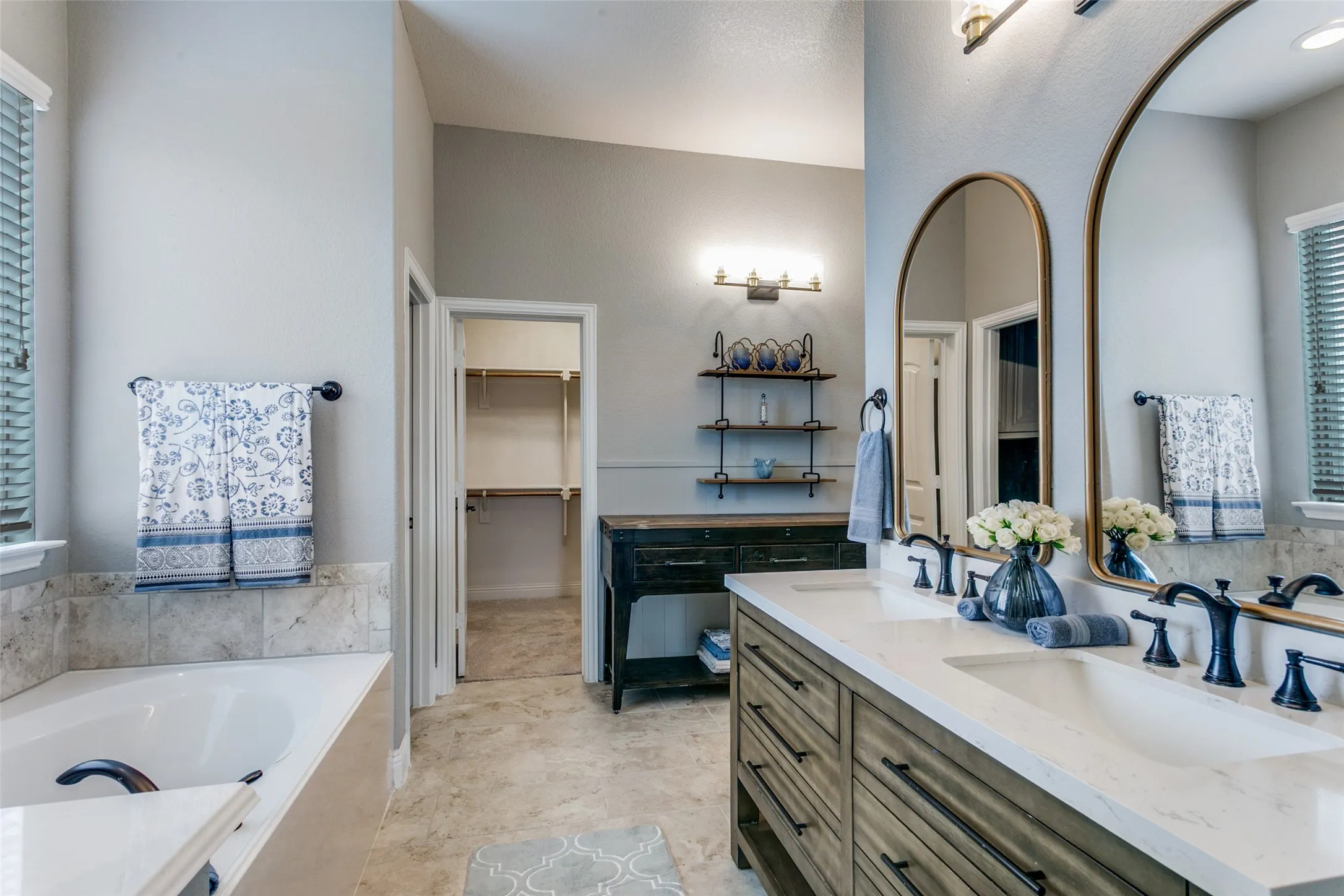 Single Family Residence For Sale in Denton County , 104 Martingale Trail, Oak Point, Texas 75068, 4 Bedroom, 4 Bathroom, 3 Garage spaces, 3,305 Sqft, built in 2016, mls#21336299, Real Estate Agent in Oak Point, Homes For Sale in Denton county, Homes For Sale in Oak Point, Realtor in Oak Point Texas, Real Estate Brokerage Independent Realty Texas, Luminita Cordes Realtor