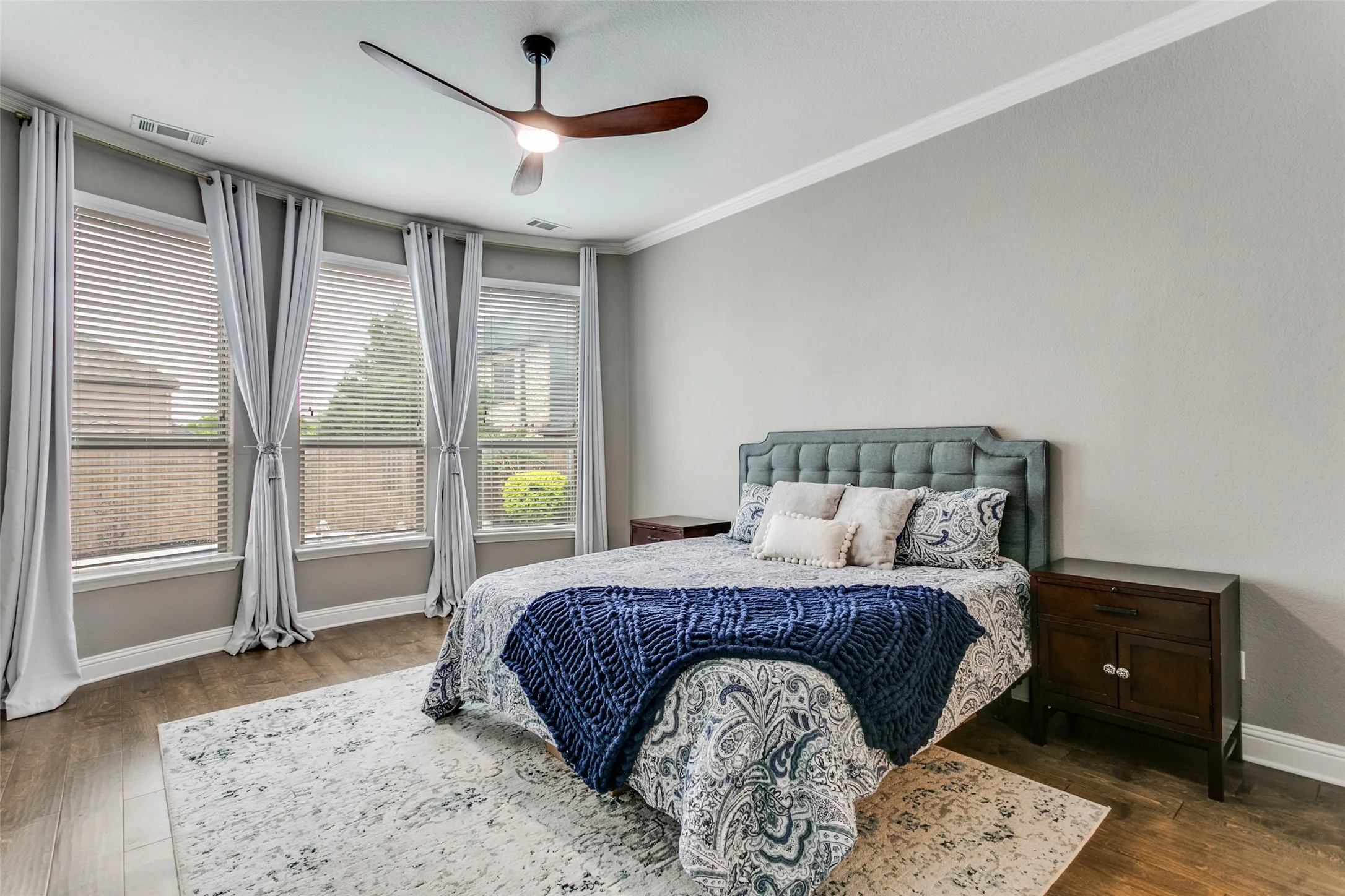 Single Family Residence For Sale in Denton County , 104 Martingale Trail, Oak Point, Texas 75068, 4 Bedroom, 4 Bathroom, 3 Garage spaces, 3,305 Sqft, built in 2016, mls#21336299, Real Estate Agent in Oak Point, Homes For Sale in Denton county, Homes For Sale in Oak Point, Realtor in Oak Point Texas, Real Estate Brokerage Independent Realty Texas, Luminita Cordes Realtor