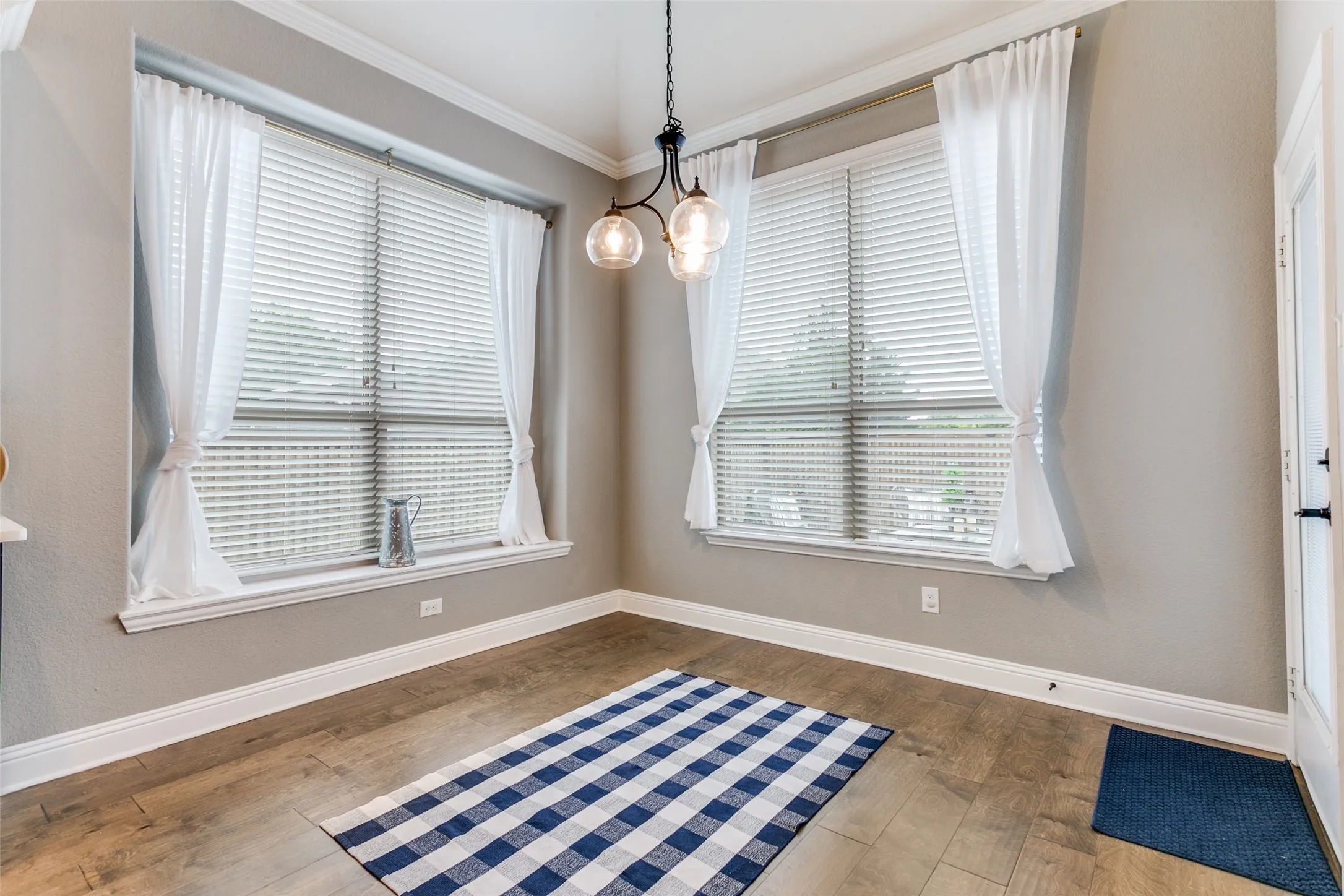 Single Family Residence For Sale in Denton County , 104 Martingale Trail, Oak Point, Texas 75068, 4 Bedroom, 4 Bathroom, 3 Garage spaces, 3,305 Sqft, built in 2016, mls#21336299, Real Estate Agent in Oak Point, Homes For Sale in Denton county, Homes For Sale in Oak Point, Realtor in Oak Point Texas, Real Estate Brokerage Independent Realty Texas, Luminita Cordes Realtor