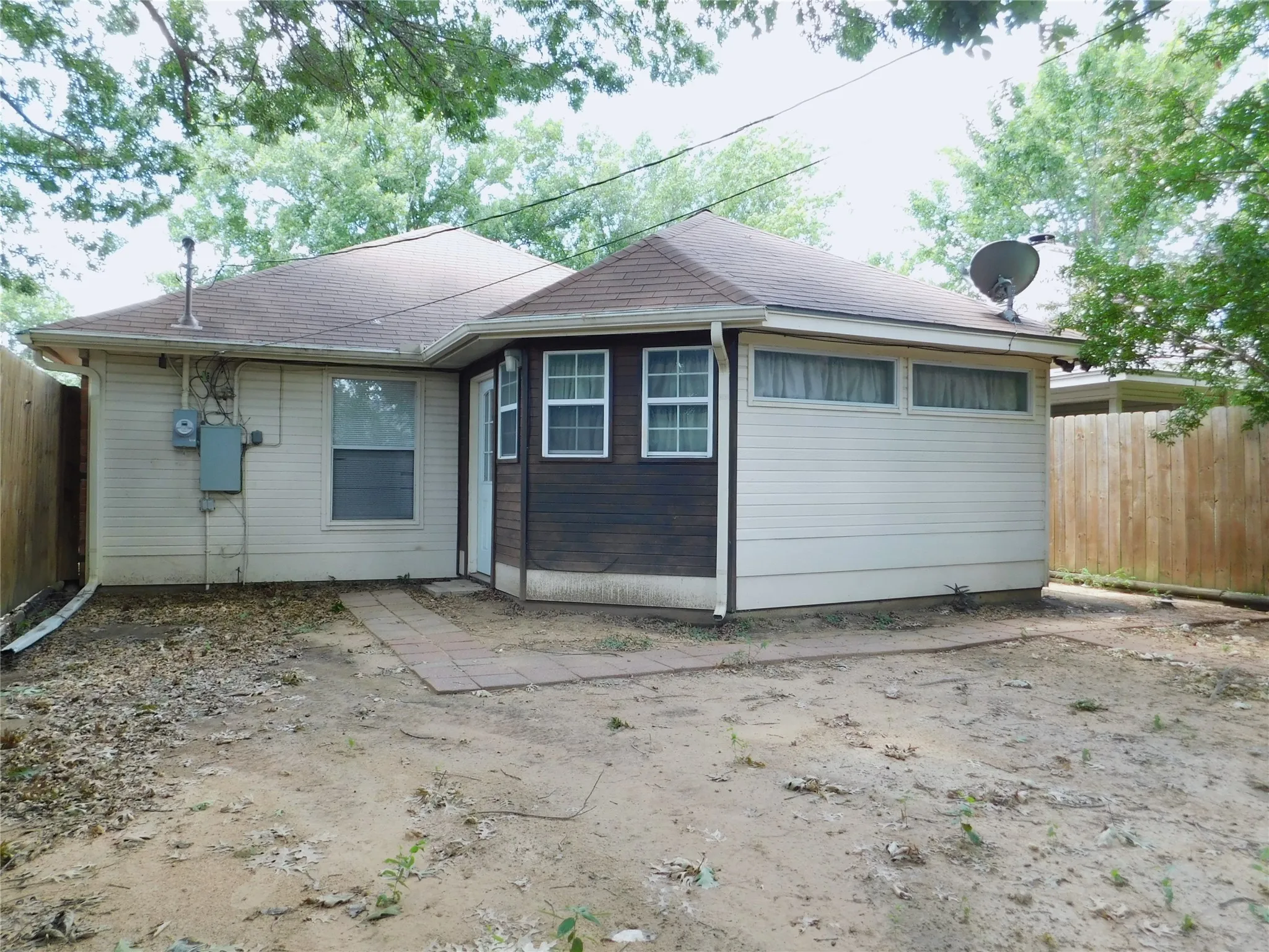 Single Family Residence For Rent in Denton County , 1913 Mack Place, Denton, Texas 76209, 4 Bedroom, 3 Bathroom, Garage spaces, 1,427 Sqft, built in 1986, mls#21332476, Real Estate Agent in Denton, Homes For Rent in Denton county, Homes For Rent in Denton, Realtor in Denton Texas, Real Estate Brokerage Independent Realty Texas, Luminita Cordes Realtor