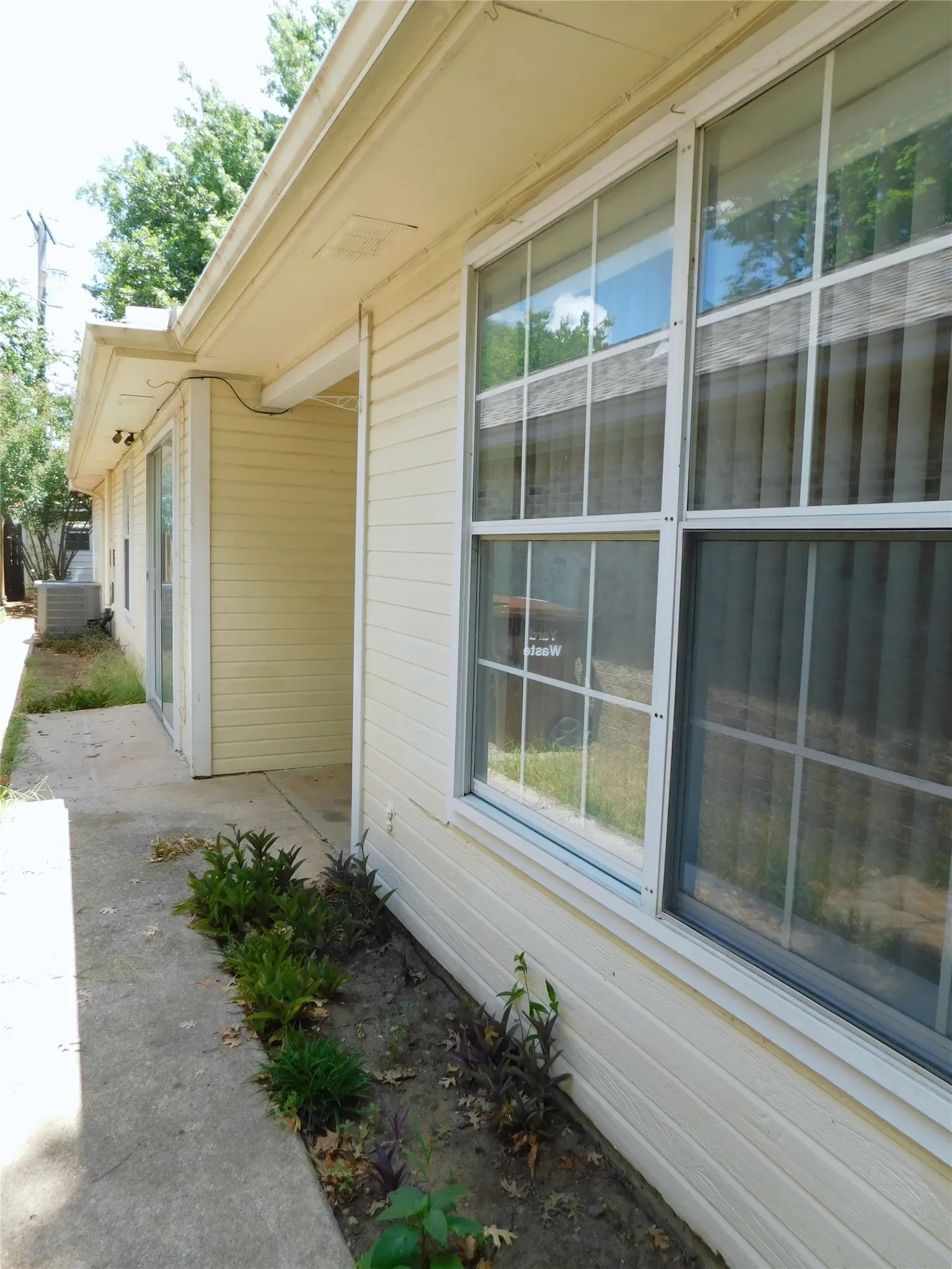 Single Family Residence For Rent in Denton County , 1913 Mack Place, Denton, Texas 76209, 4 Bedroom, 3 Bathroom, Garage spaces, 1,427 Sqft, built in 1986, mls#21332476, Real Estate Agent in Denton, Homes For Rent in Denton county, Homes For Rent in Denton, Realtor in Denton Texas, Real Estate Brokerage Independent Realty Texas, Luminita Cordes Realtor