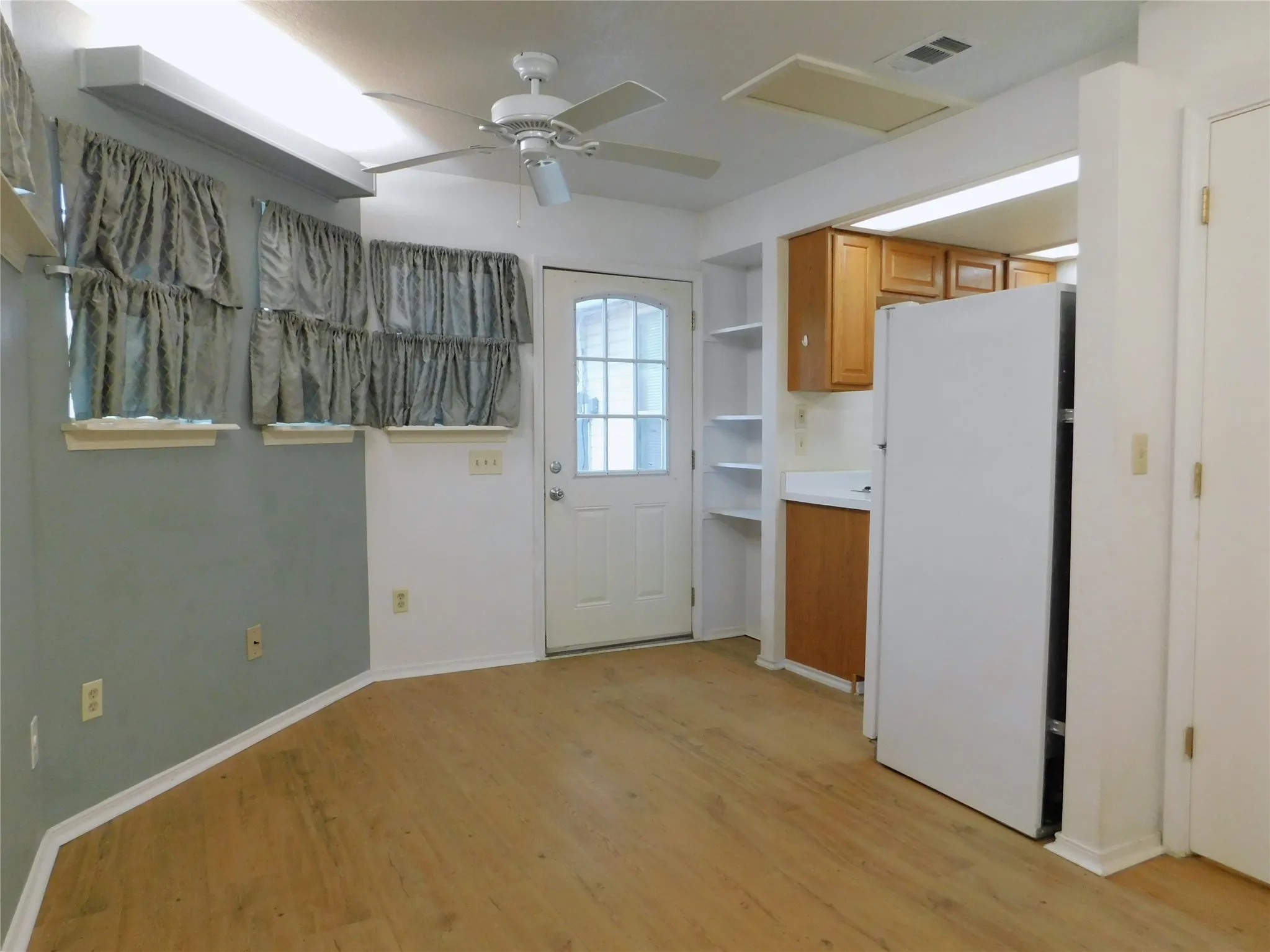Single Family Residence For Rent in Denton County , 1913 Mack Place, Denton, Texas 76209, 4 Bedroom, 3 Bathroom, Garage spaces, 1,427 Sqft, built in 1986, mls#21332476, Real Estate Agent in Denton, Homes For Rent in Denton county, Homes For Rent in Denton, Realtor in Denton Texas, Real Estate Brokerage Independent Realty Texas, Luminita Cordes Realtor