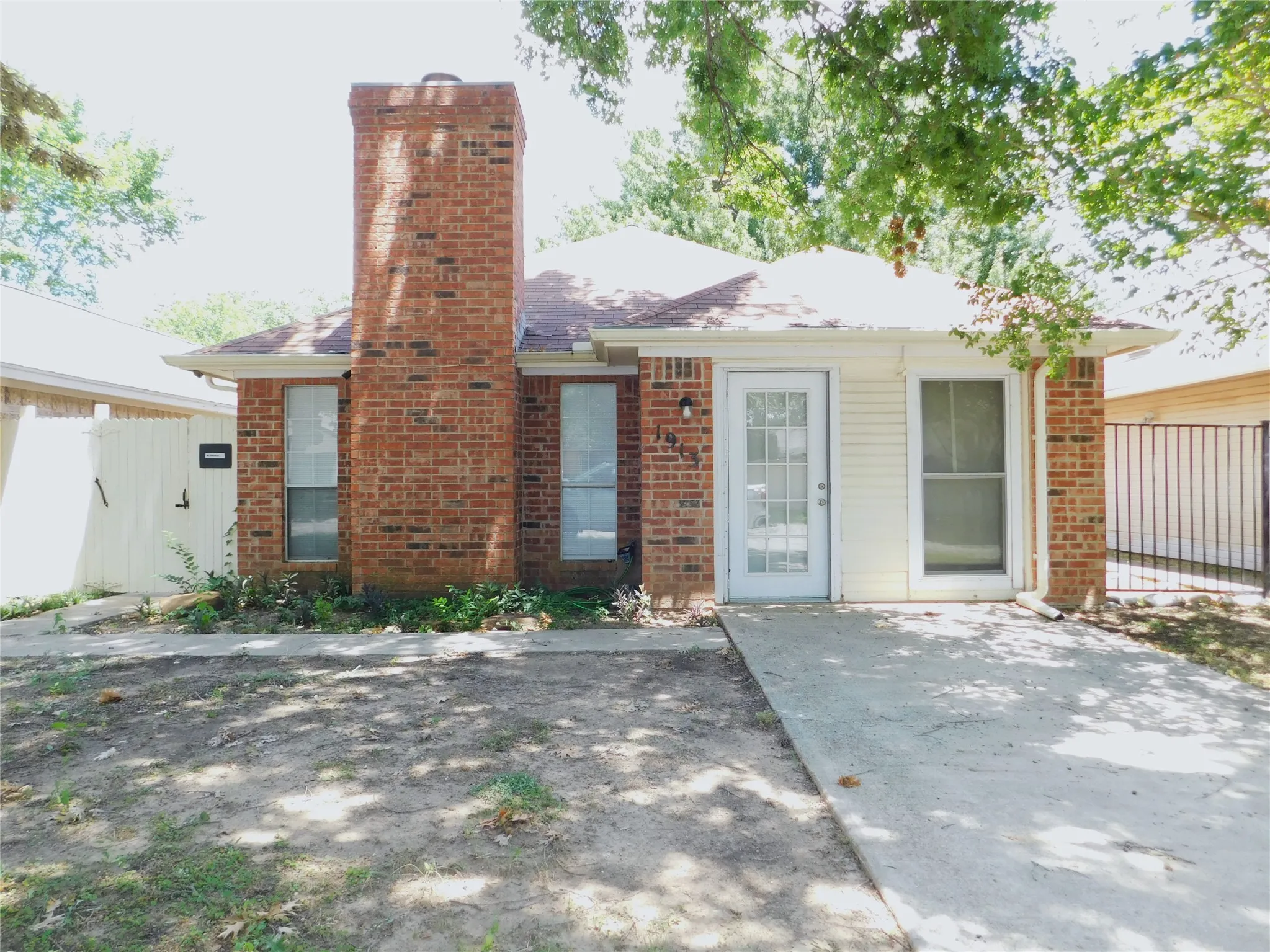 Single Family Residence For Rent in Denton County , 1913 Mack Place, Denton, Texas 76209, 4 Bedroom, 3 Bathroom, Garage spaces, 1,427 Sqft, built in 1986, mls#21332476, Real Estate Agent in Denton, Homes For Rent in Denton county, Homes For Rent in Denton, Realtor in Denton Texas, Real Estate Brokerage Independent Realty Texas, Luminita Cordes Realtor