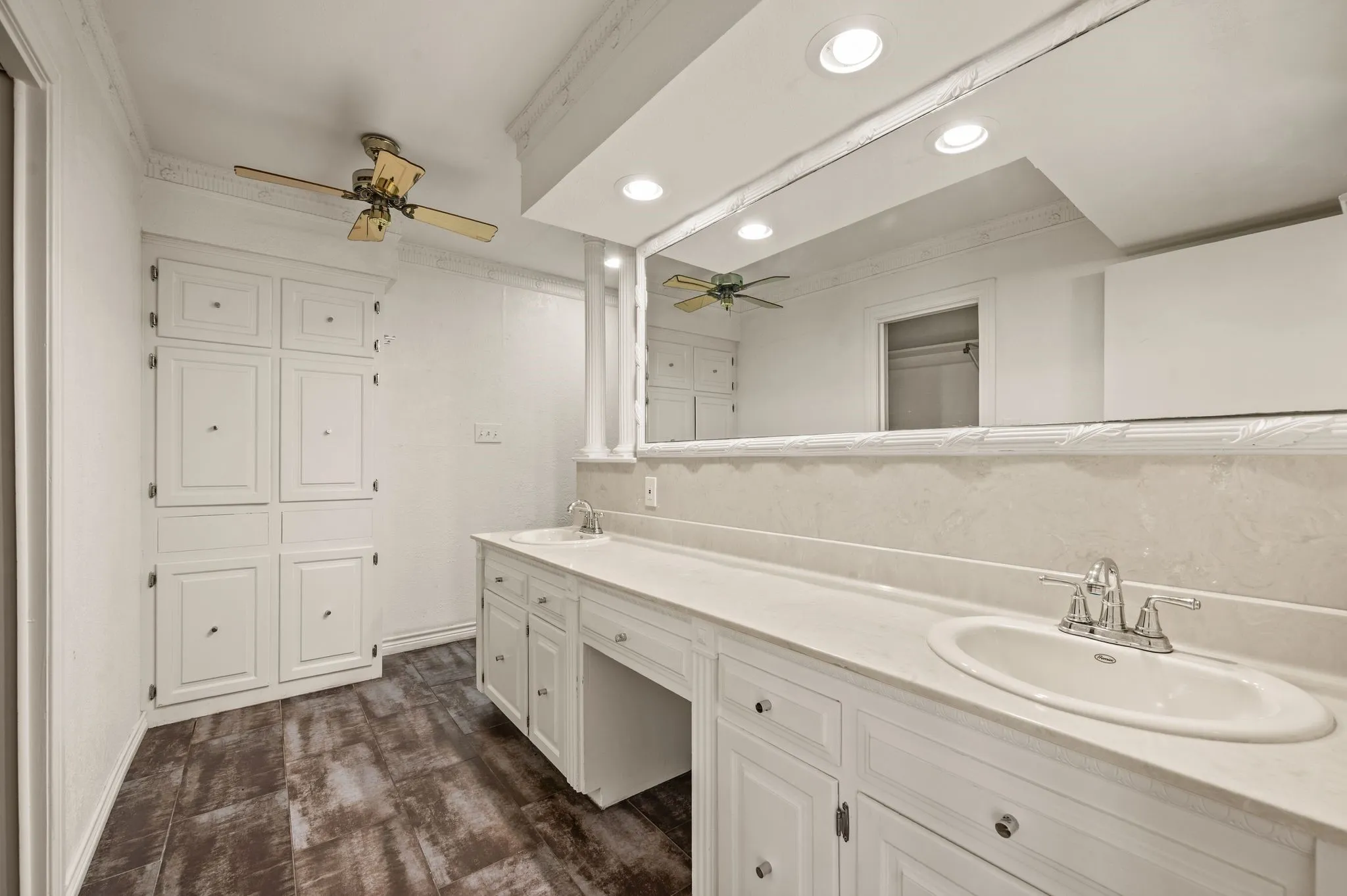 Single Family Residence For Rent in Tarrant County , 1200 Circle Lane, Bedford, Texas 76022, 4 Bedroom, 5 Bathroom, 3 Garage spaces, 4,028 Sqft, built in 1971, mls#21333715, Real Estate Agent in Bedford, Homes For Rent in Tarrant county, Homes For Rent in Bedford, Realtor in Bedford Texas, Real Estate Brokerage Independent Realty Texas, Luminita Cordes Realtor