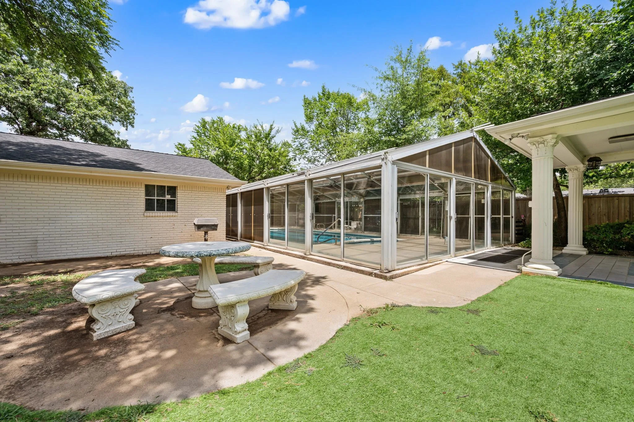 Single Family Residence For Rent in Tarrant County , 1200 Circle Lane, Bedford, Texas 76022, 4 Bedroom, 5 Bathroom, 3 Garage spaces, 4,028 Sqft, built in 1971, mls#21333715, Real Estate Agent in Bedford, Homes For Rent in Tarrant county, Homes For Rent in Bedford, Realtor in Bedford Texas, Real Estate Brokerage Independent Realty Texas, Luminita Cordes Realtor