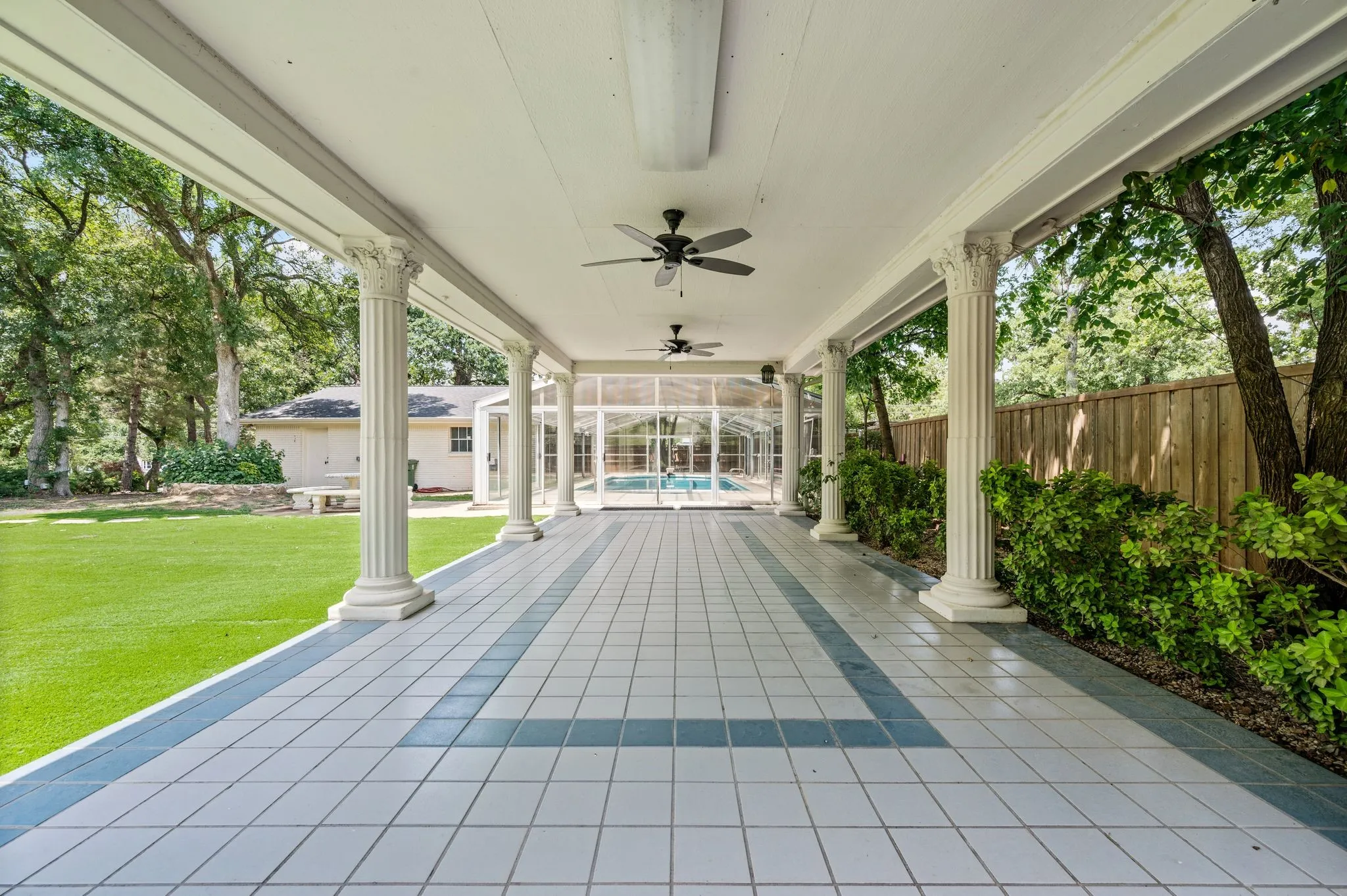 Single Family Residence For Rent in Tarrant County , 1200 Circle Lane, Bedford, Texas 76022, 4 Bedroom, 5 Bathroom, 3 Garage spaces, 4,028 Sqft, built in 1971, mls#21333715, Real Estate Agent in Bedford, Homes For Rent in Tarrant county, Homes For Rent in Bedford, Realtor in Bedford Texas, Real Estate Brokerage Independent Realty Texas, Luminita Cordes Realtor