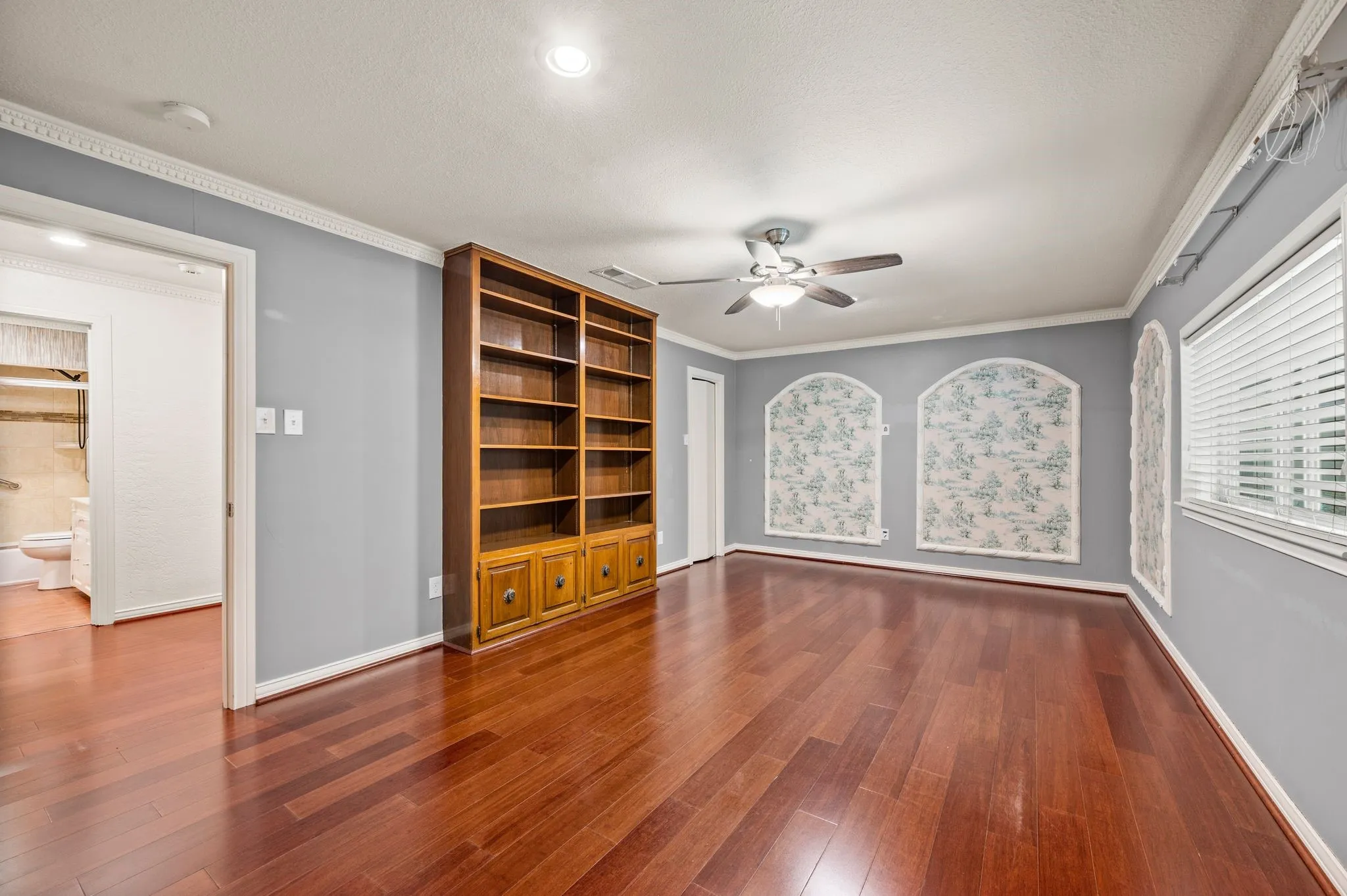Single Family Residence For Rent in Tarrant County , 1200 Circle Lane, Bedford, Texas 76022, 4 Bedroom, 5 Bathroom, 3 Garage spaces, 4,028 Sqft, built in 1971, mls#21333715, Real Estate Agent in Bedford, Homes For Rent in Tarrant county, Homes For Rent in Bedford, Realtor in Bedford Texas, Real Estate Brokerage Independent Realty Texas, Luminita Cordes Realtor