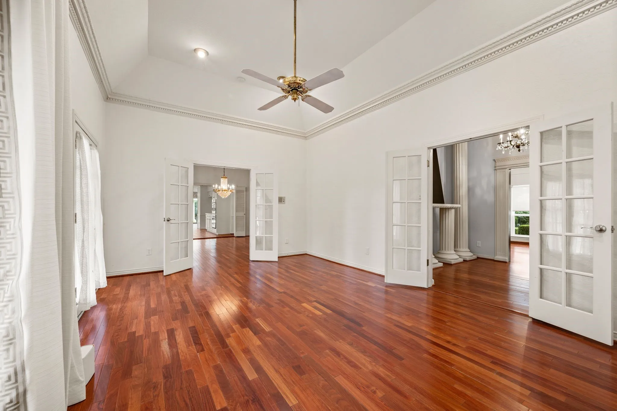 Single Family Residence For Rent in Tarrant County , 1200 Circle Lane, Bedford, Texas 76022, 4 Bedroom, 5 Bathroom, 3 Garage spaces, 4,028 Sqft, built in 1971, mls#21333715, Real Estate Agent in Bedford, Homes For Rent in Tarrant county, Homes For Rent in Bedford, Realtor in Bedford Texas, Real Estate Brokerage Independent Realty Texas, Luminita Cordes Realtor