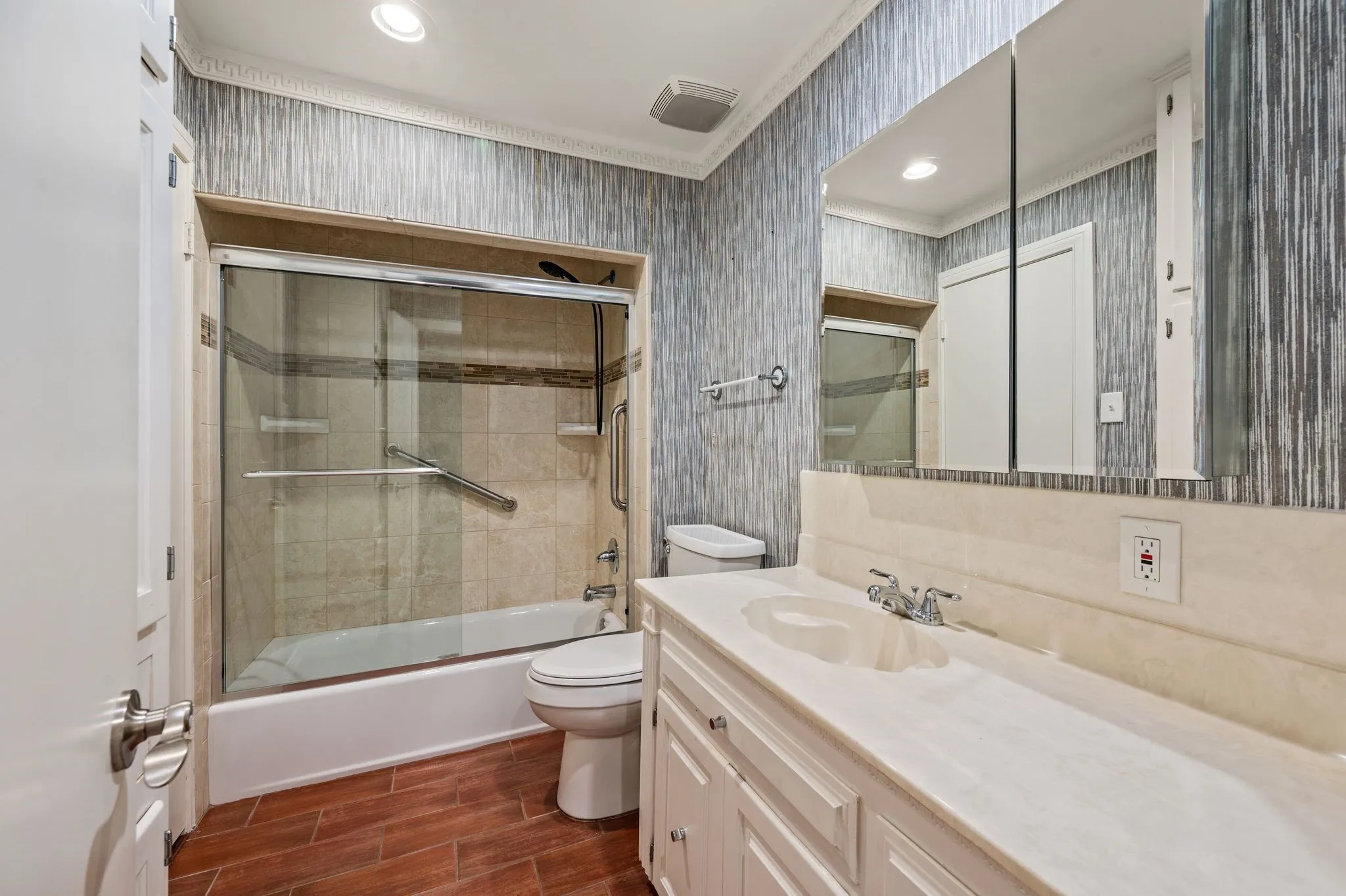 Single Family Residence For Rent in Tarrant County , 1200 Circle Lane, Bedford, Texas 76022, 4 Bedroom, 5 Bathroom, 3 Garage spaces, 4,028 Sqft, built in 1971, mls#21333715, Real Estate Agent in Bedford, Homes For Rent in Tarrant county, Homes For Rent in Bedford, Realtor in Bedford Texas, Real Estate Brokerage Independent Realty Texas, Luminita Cordes Realtor