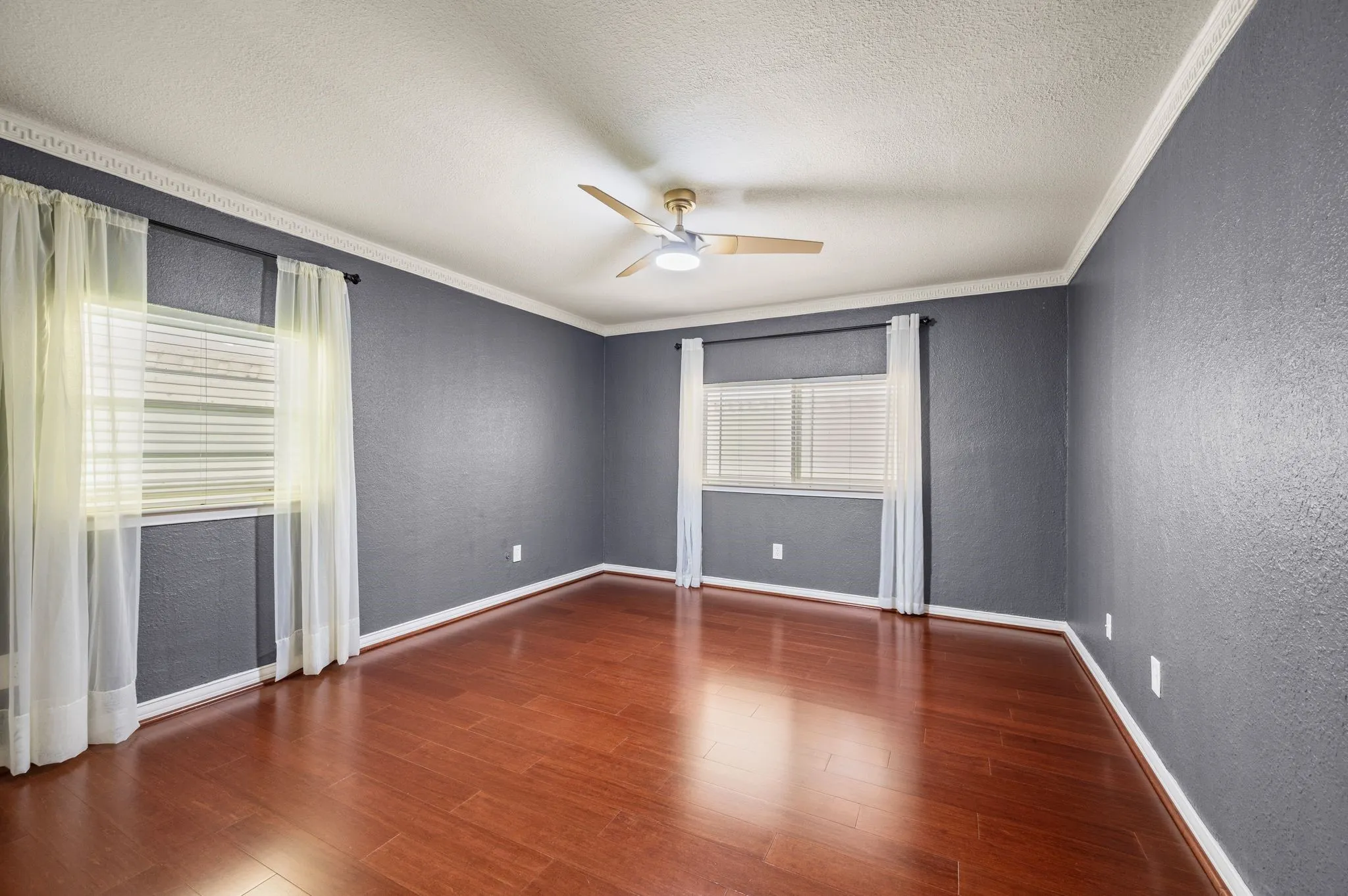 Single Family Residence For Rent in Tarrant County , 1200 Circle Lane, Bedford, Texas 76022, 4 Bedroom, 5 Bathroom, 3 Garage spaces, 4,028 Sqft, built in 1971, mls#21333715, Real Estate Agent in Bedford, Homes For Rent in Tarrant county, Homes For Rent in Bedford, Realtor in Bedford Texas, Real Estate Brokerage Independent Realty Texas, Luminita Cordes Realtor