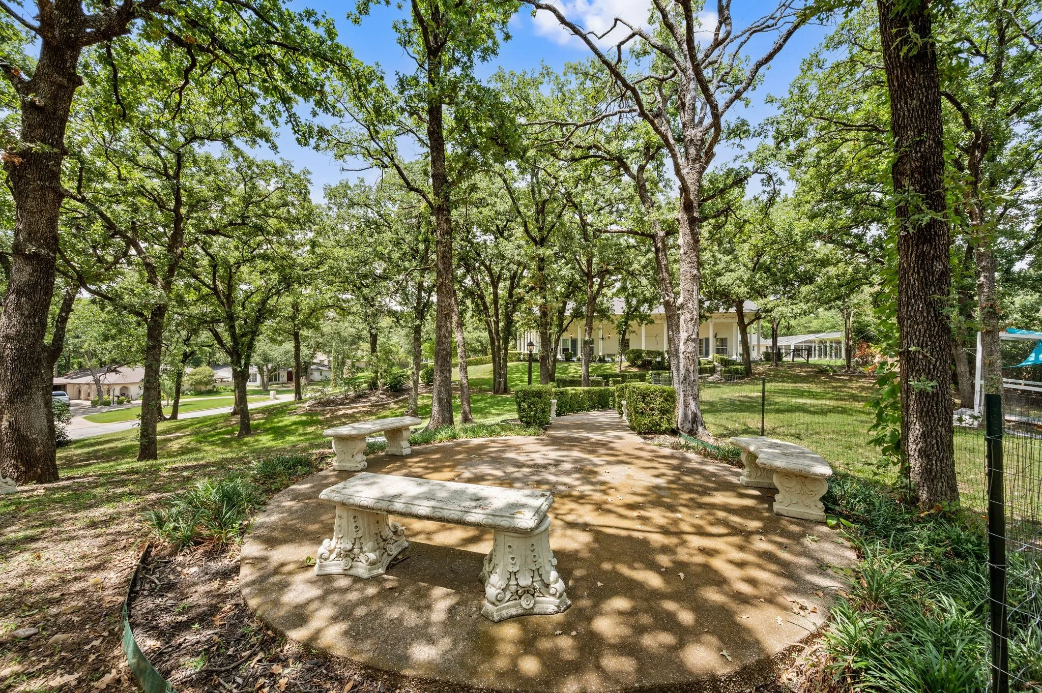 Single Family Residence For Rent in Tarrant County , 1200 Circle Lane, Bedford, Texas 76022, 4 Bedroom, 5 Bathroom, 3 Garage spaces, 4,028 Sqft, built in 1971, mls#21333715, Real Estate Agent in Bedford, Homes For Rent in Tarrant county, Homes For Rent in Bedford, Realtor in Bedford Texas, Real Estate Brokerage Independent Realty Texas, Luminita Cordes Realtor
