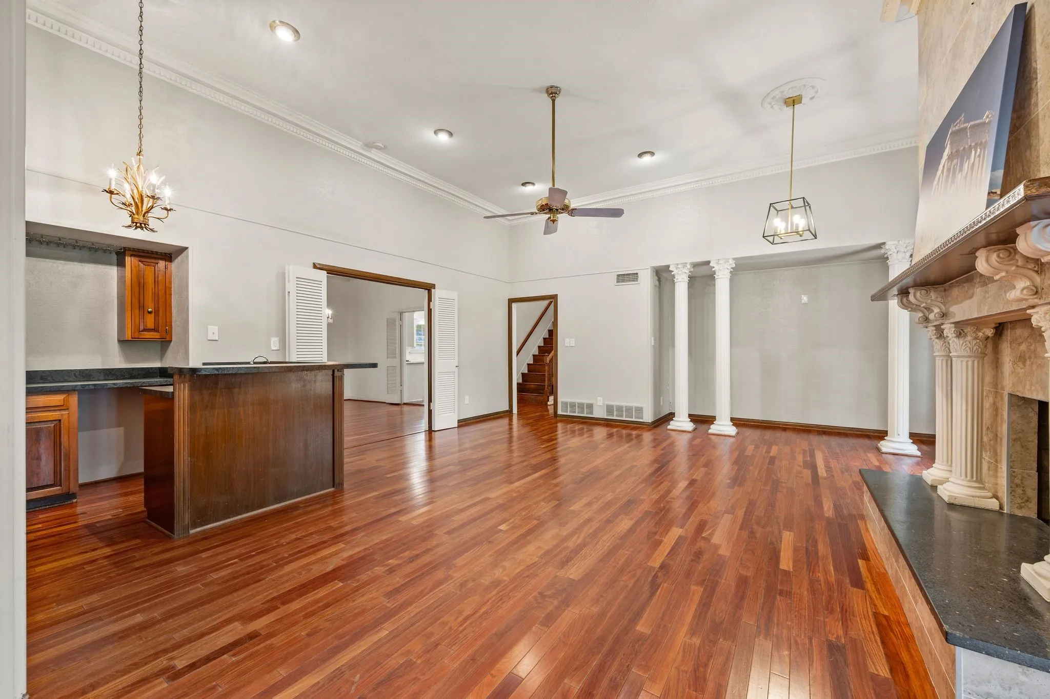 Single Family Residence For Rent in Tarrant County , 1200 Circle Lane, Bedford, Texas 76022, 4 Bedroom, 5 Bathroom, 3 Garage spaces, 4,028 Sqft, built in 1971, mls#21333715, Real Estate Agent in Bedford, Homes For Rent in Tarrant county, Homes For Rent in Bedford, Realtor in Bedford Texas, Real Estate Brokerage Independent Realty Texas, Luminita Cordes Realtor