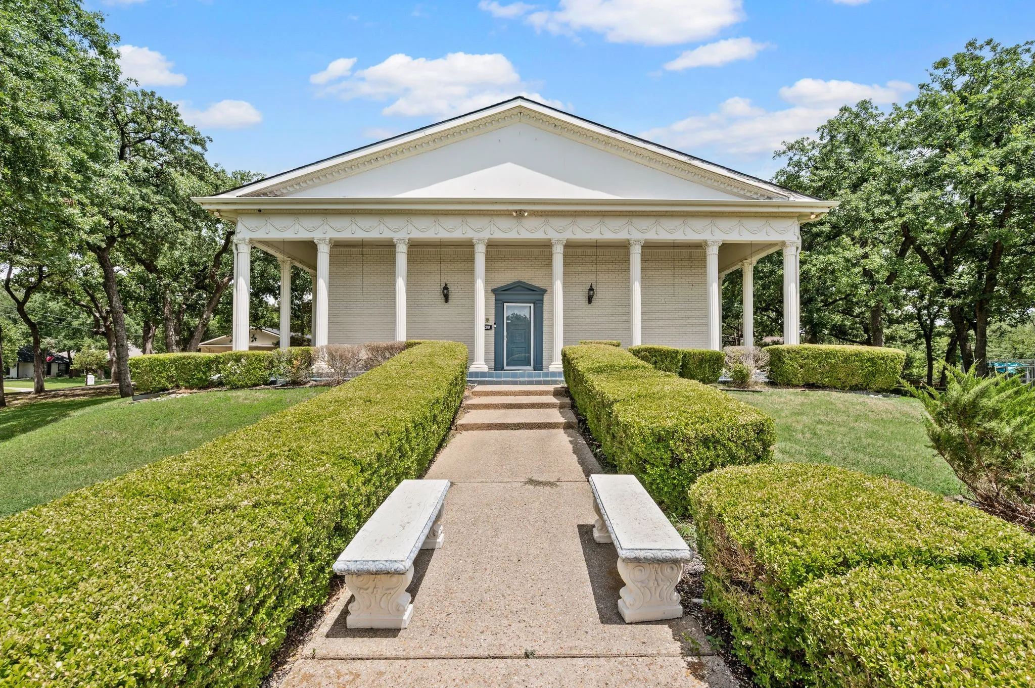 Single Family Residence For Rent in Tarrant County , 1200 Circle Lane, Bedford, Texas 76022, 4 Bedroom, 5 Bathroom, 3 Garage spaces, 4,028 Sqft, built in 1971, mls#21333715, Real Estate Agent in Bedford, Homes For Rent in Tarrant county, Homes For Rent in Bedford, Realtor in Bedford Texas, Real Estate Brokerage Independent Realty Texas, Luminita Cordes Realtor