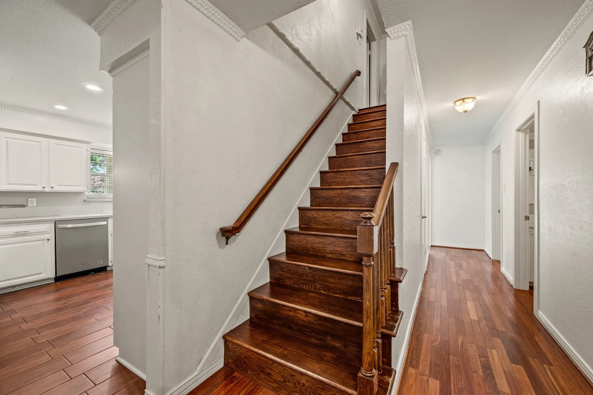 Single Family Residence For Rent in Tarrant County , 1200 Circle Lane, Bedford, Texas 76022, 4 Bedroom, 5 Bathroom, 3 Garage spaces, 4,028 Sqft, built in 1971, mls#21333715, Real Estate Agent in Bedford, Homes For Rent in Tarrant county, Homes For Rent in Bedford, Realtor in Bedford Texas, Real Estate Brokerage Independent Realty Texas, Luminita Cordes Realtor