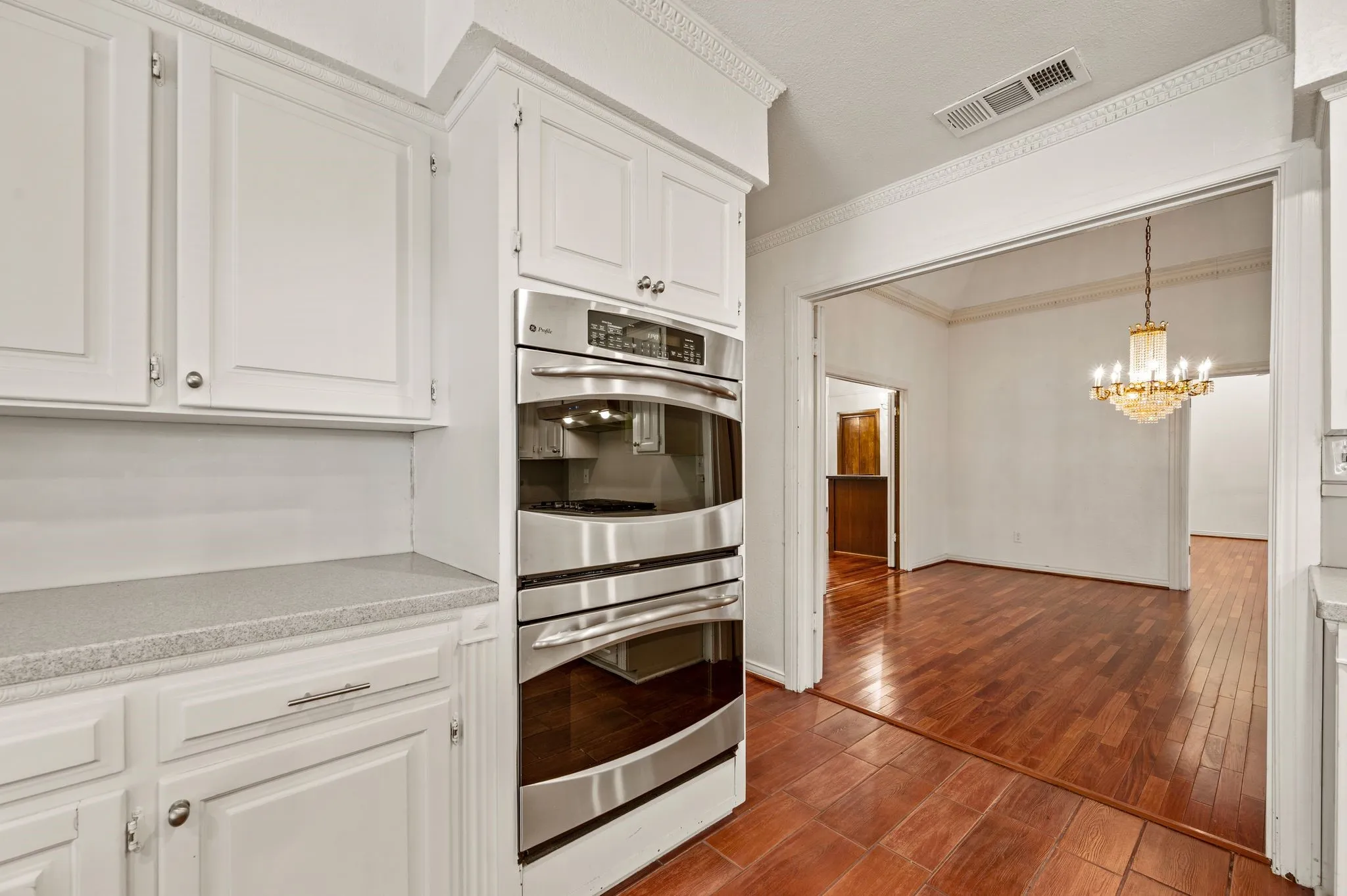 Single Family Residence For Rent in Tarrant County , 1200 Circle Lane, Bedford, Texas 76022, 4 Bedroom, 5 Bathroom, 3 Garage spaces, 4,028 Sqft, built in 1971, mls#21333715, Real Estate Agent in Bedford, Homes For Rent in Tarrant county, Homes For Rent in Bedford, Realtor in Bedford Texas, Real Estate Brokerage Independent Realty Texas, Luminita Cordes Realtor