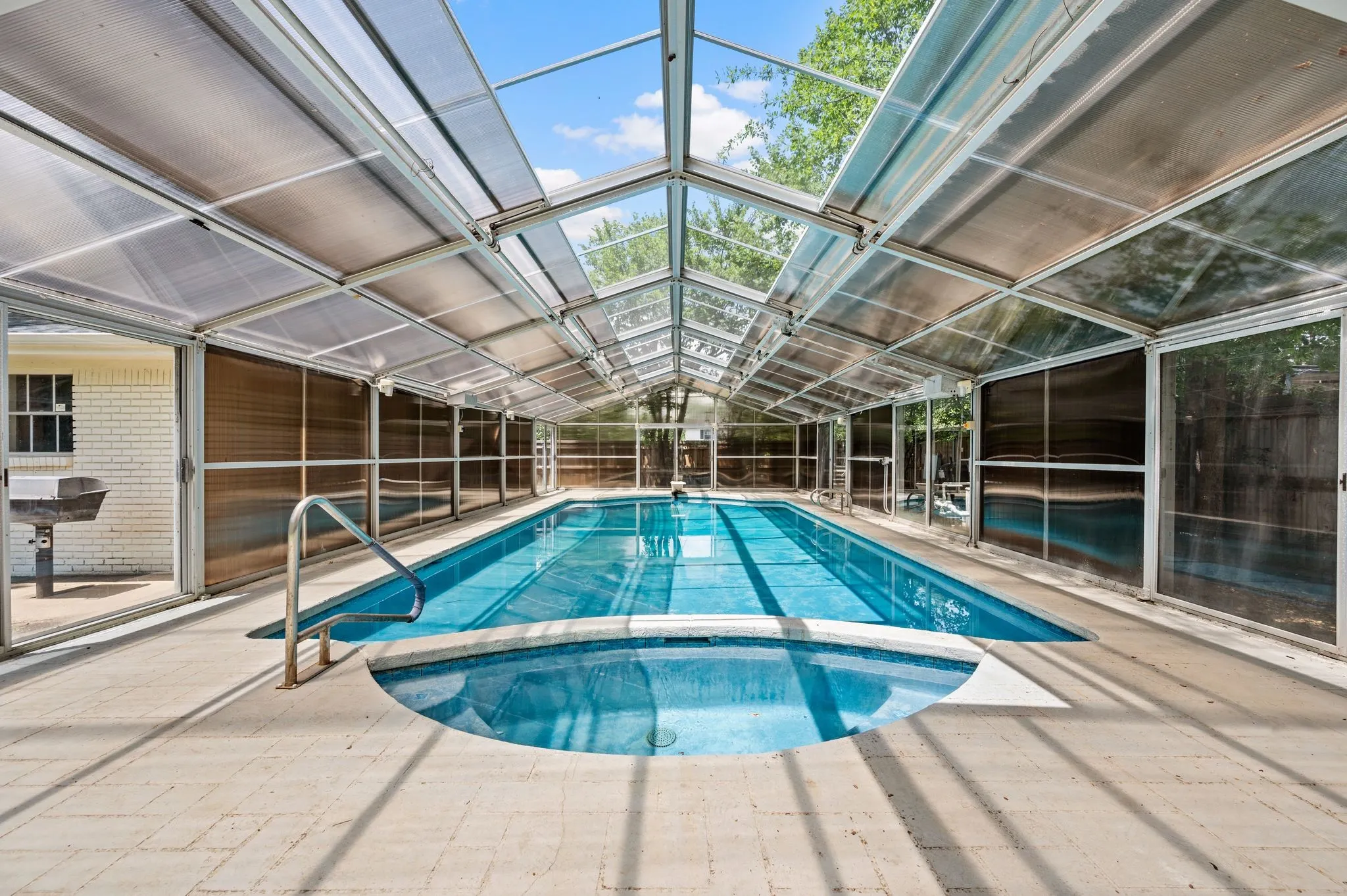 Single Family Residence For Rent in Tarrant County , 1200 Circle Lane, Bedford, Texas 76022, 4 Bedroom, 5 Bathroom, 3 Garage spaces, 4,028 Sqft, built in 1971, mls#21333715, Real Estate Agent in Bedford, Homes For Rent in Tarrant county, Homes For Rent in Bedford, Realtor in Bedford Texas, Real Estate Brokerage Independent Realty Texas, Luminita Cordes Realtor
