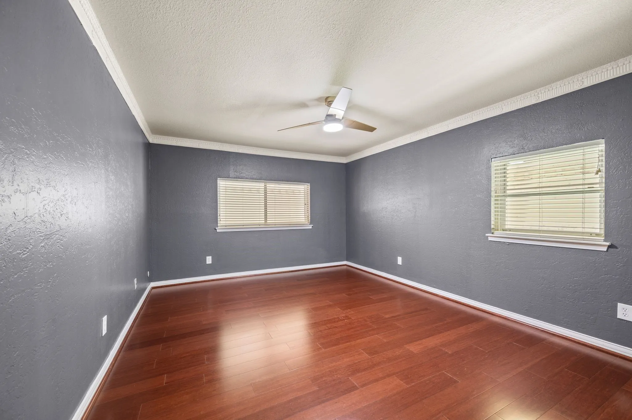Single Family Residence For Rent in Tarrant County , 1200 Circle Lane, Bedford, Texas 76022, 4 Bedroom, 5 Bathroom, 3 Garage spaces, 4,028 Sqft, built in 1971, mls#21333715, Real Estate Agent in Bedford, Homes For Rent in Tarrant county, Homes For Rent in Bedford, Realtor in Bedford Texas, Real Estate Brokerage Independent Realty Texas, Luminita Cordes Realtor