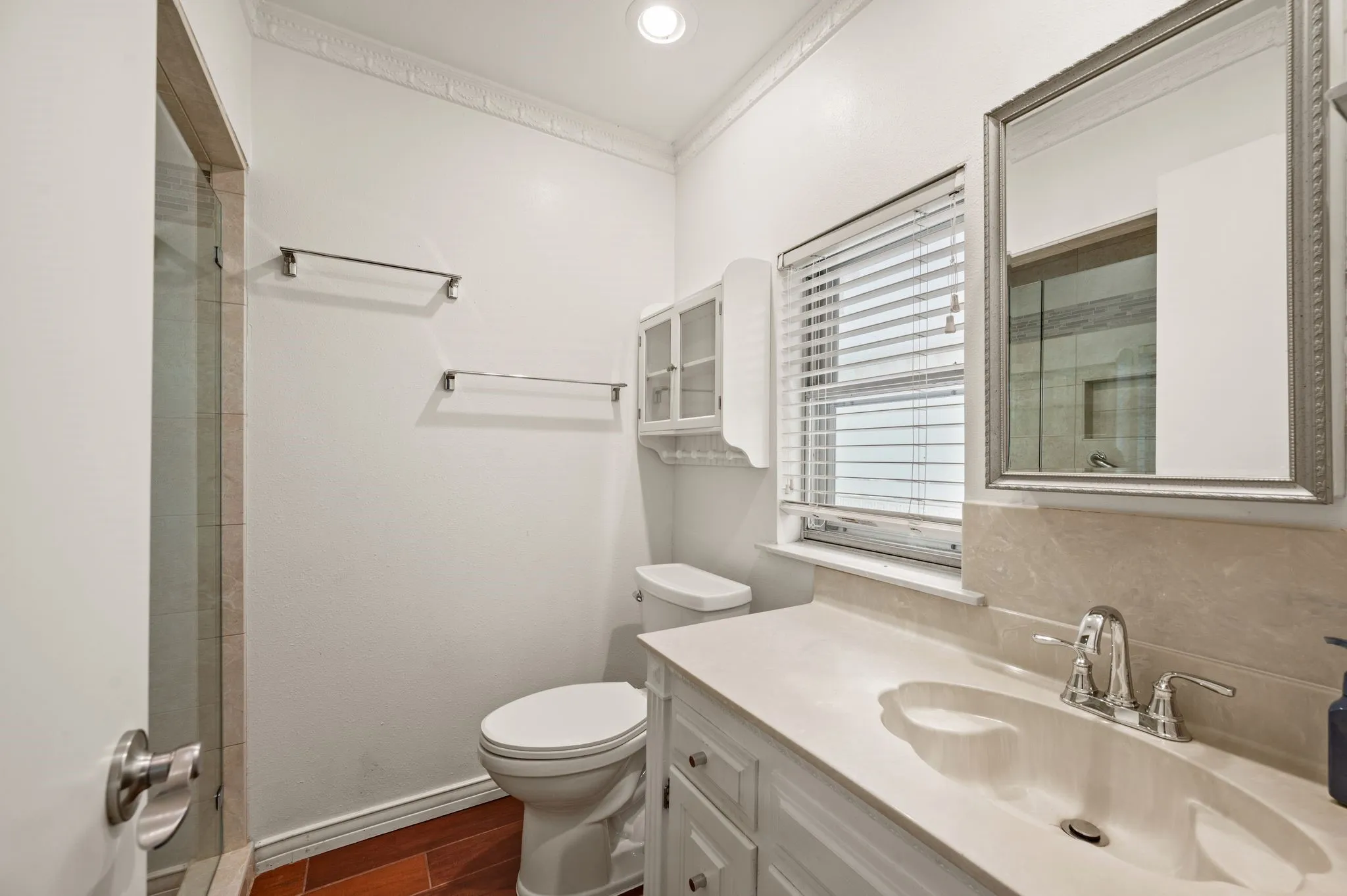 Single Family Residence For Rent in Tarrant County , 1200 Circle Lane, Bedford, Texas 76022, 4 Bedroom, 5 Bathroom, 3 Garage spaces, 4,028 Sqft, built in 1971, mls#21333715, Real Estate Agent in Bedford, Homes For Rent in Tarrant county, Homes For Rent in Bedford, Realtor in Bedford Texas, Real Estate Brokerage Independent Realty Texas, Luminita Cordes Realtor