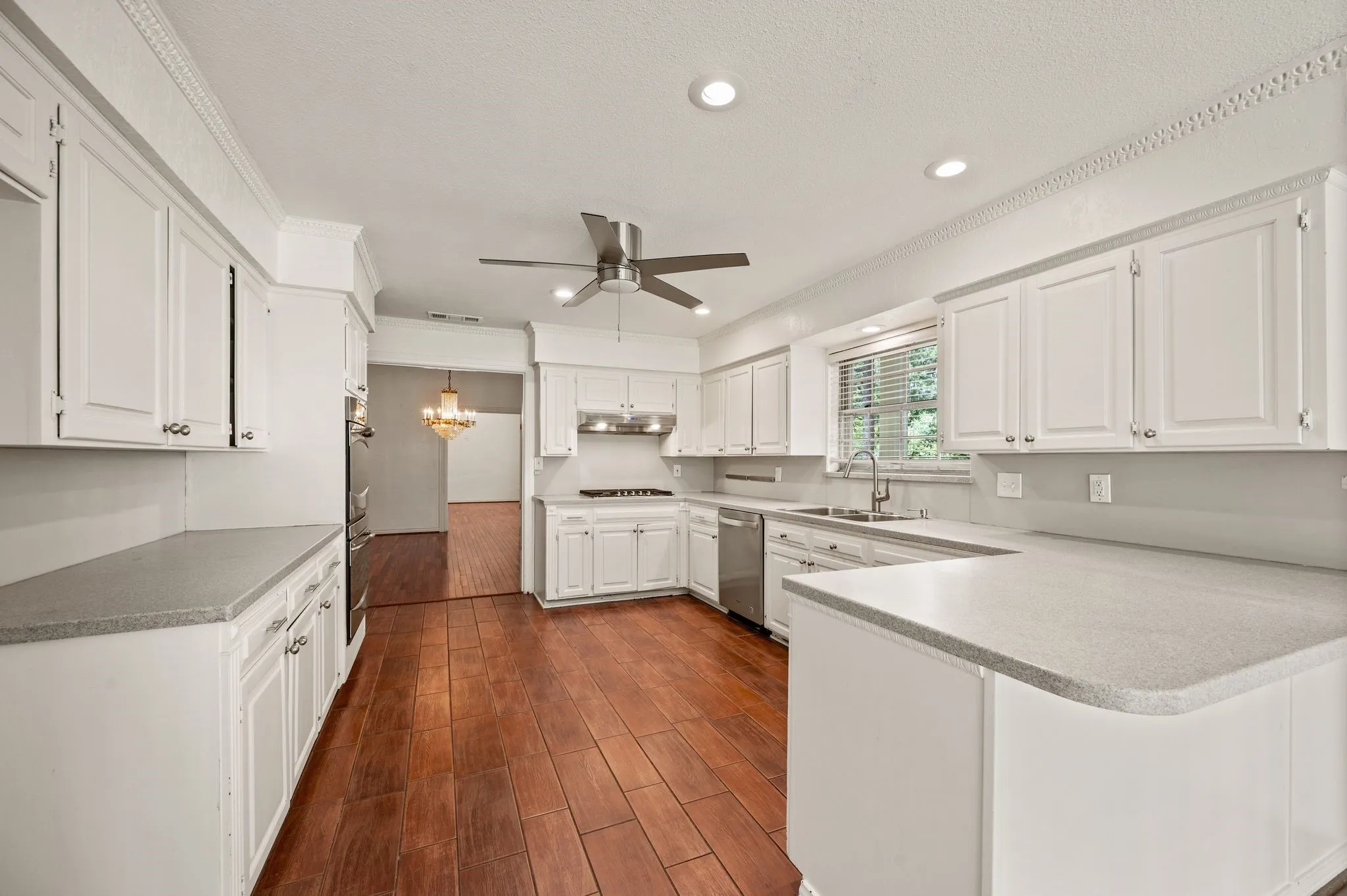 Single Family Residence For Rent in Tarrant County , 1200 Circle Lane, Bedford, Texas 76022, 4 Bedroom, 5 Bathroom, 3 Garage spaces, 4,028 Sqft, built in 1971, mls#21333715, Real Estate Agent in Bedford, Homes For Rent in Tarrant county, Homes For Rent in Bedford, Realtor in Bedford Texas, Real Estate Brokerage Independent Realty Texas, Luminita Cordes Realtor