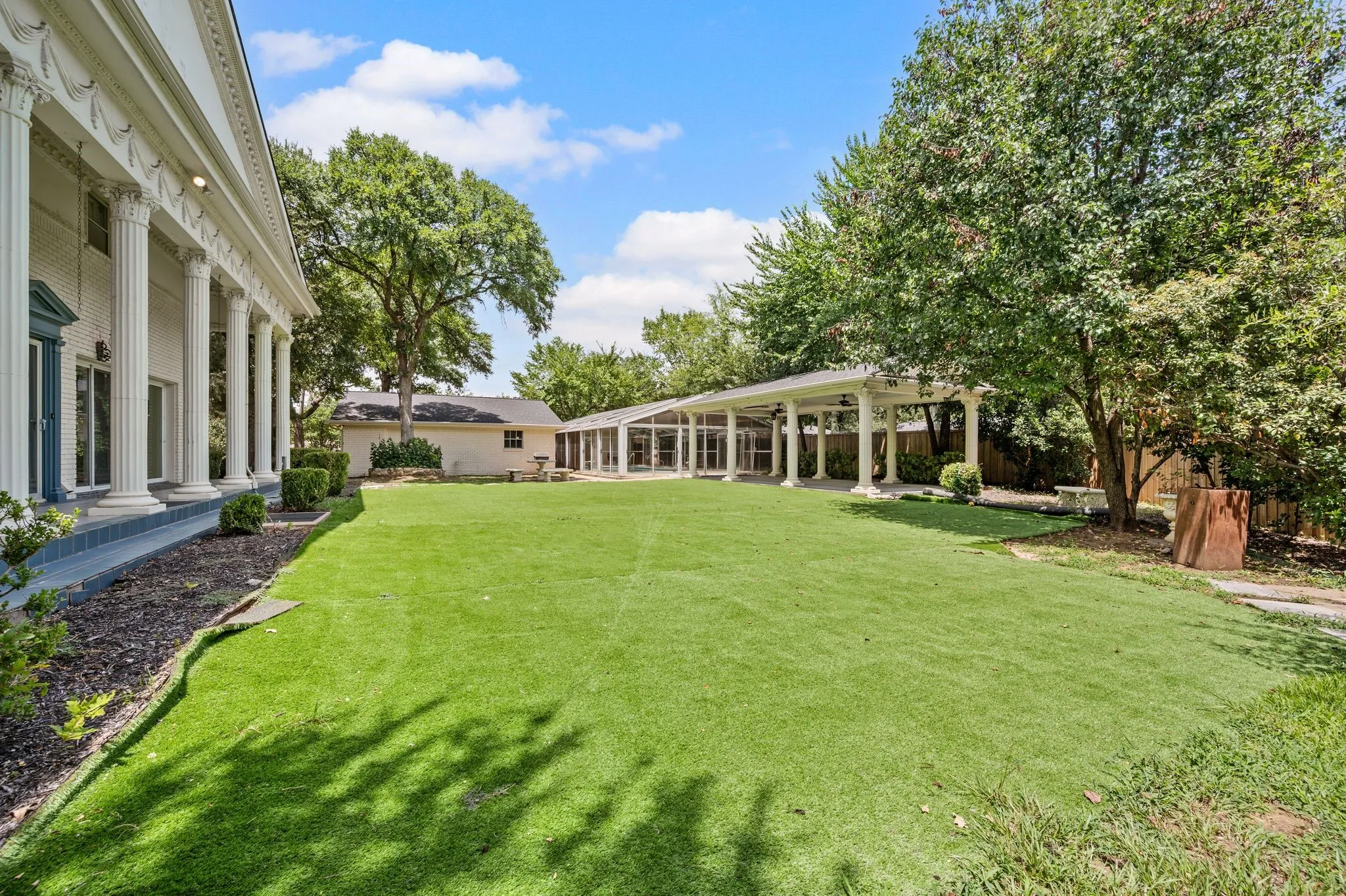 Single Family Residence For Rent in Tarrant County , 1200 Circle Lane, Bedford, Texas 76022, 4 Bedroom, 5 Bathroom, 3 Garage spaces, 4,028 Sqft, built in 1971, mls#21333715, Real Estate Agent in Bedford, Homes For Rent in Tarrant county, Homes For Rent in Bedford, Realtor in Bedford Texas, Real Estate Brokerage Independent Realty Texas, Luminita Cordes Realtor
