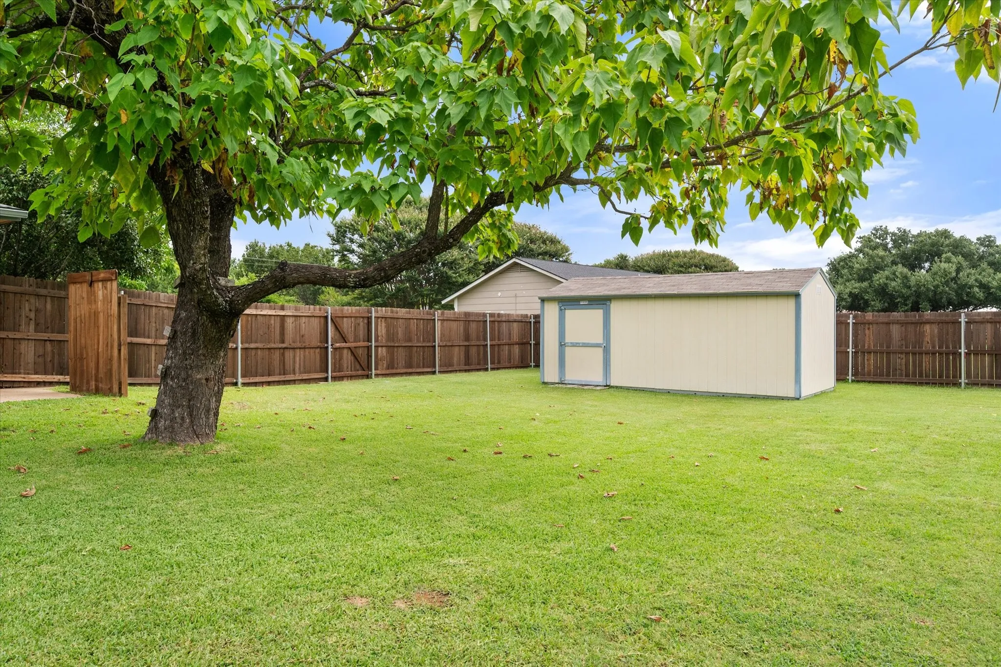 Single Family Residence For Sale in Navarro County , 1209 Hidden Hills Drive, Corsicana, Texas 75110, 3 Bedroom, 2 Bathroom, Garage spaces, 1,636 Sqft, built in 1983, mls#21335204, Real Estate Agent in Corsicana, Homes For Sale in Navarro county, Homes For Sale in Corsicana, Realtor in Corsicana Texas, Real Estate Brokerage Independent Realty Texas, Luminita Cordes Realtor