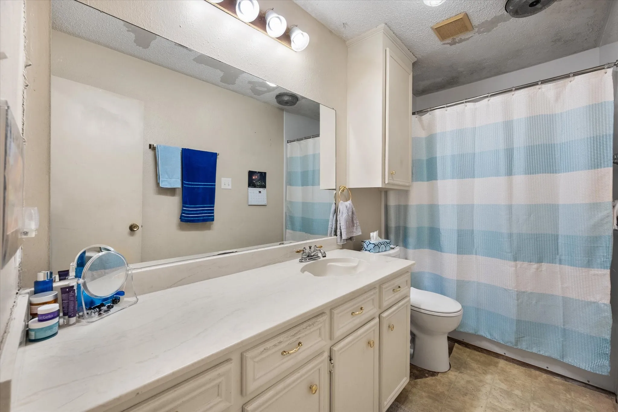Single Family Residence For Sale in Navarro County , 1209 Hidden Hills Drive, Corsicana, Texas 75110, 3 Bedroom, 2 Bathroom, Garage spaces, 1,636 Sqft, built in 1983, mls#21335204, Real Estate Agent in Corsicana, Homes For Sale in Navarro county, Homes For Sale in Corsicana, Realtor in Corsicana Texas, Real Estate Brokerage Independent Realty Texas, Luminita Cordes Realtor