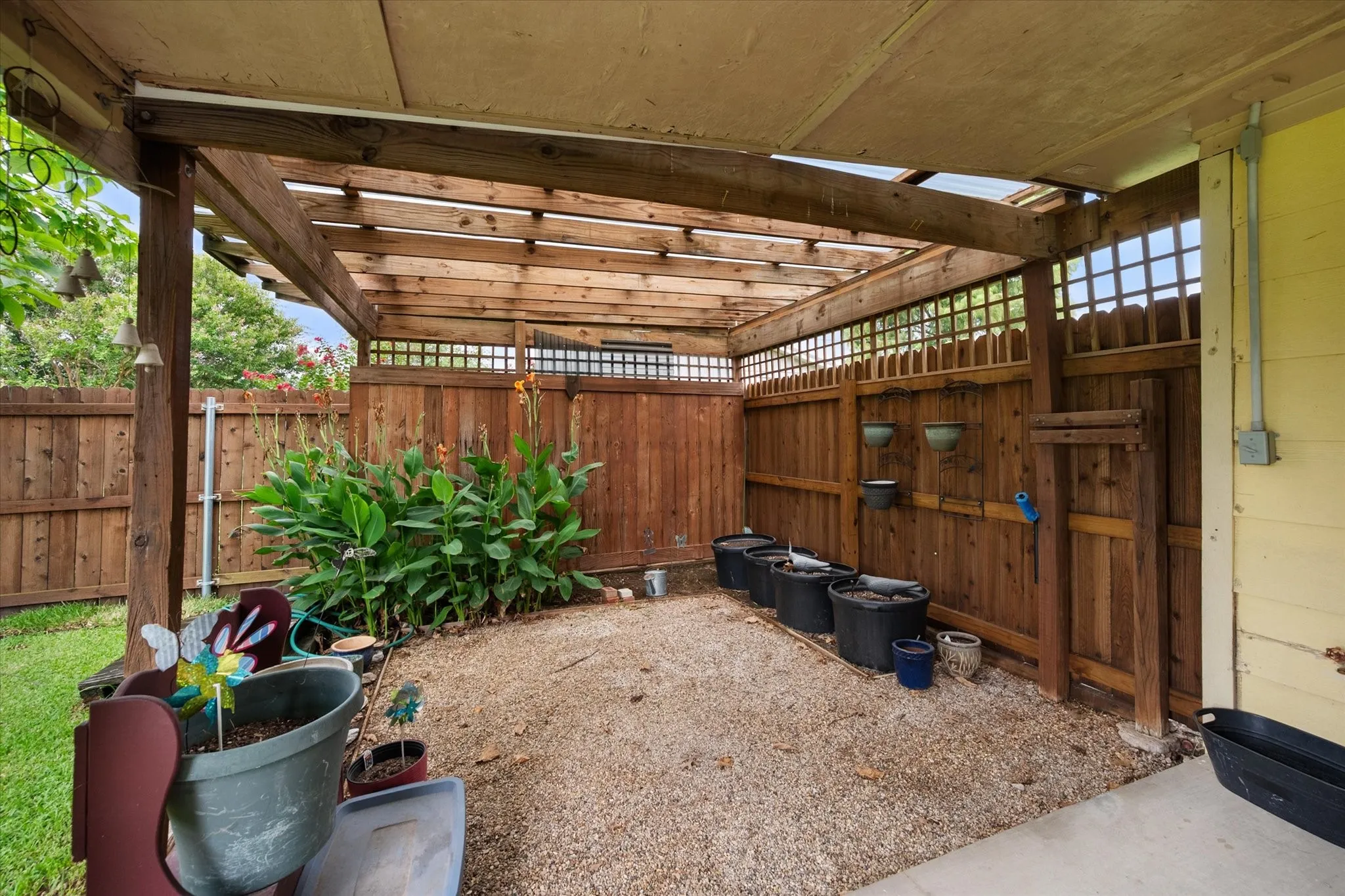 Single Family Residence For Sale in Navarro County , 1209 Hidden Hills Drive, Corsicana, Texas 75110, 3 Bedroom, 2 Bathroom, Garage spaces, 1,636 Sqft, built in 1983, mls#21335204, Real Estate Agent in Corsicana, Homes For Sale in Navarro county, Homes For Sale in Corsicana, Realtor in Corsicana Texas, Real Estate Brokerage Independent Realty Texas, Luminita Cordes Realtor