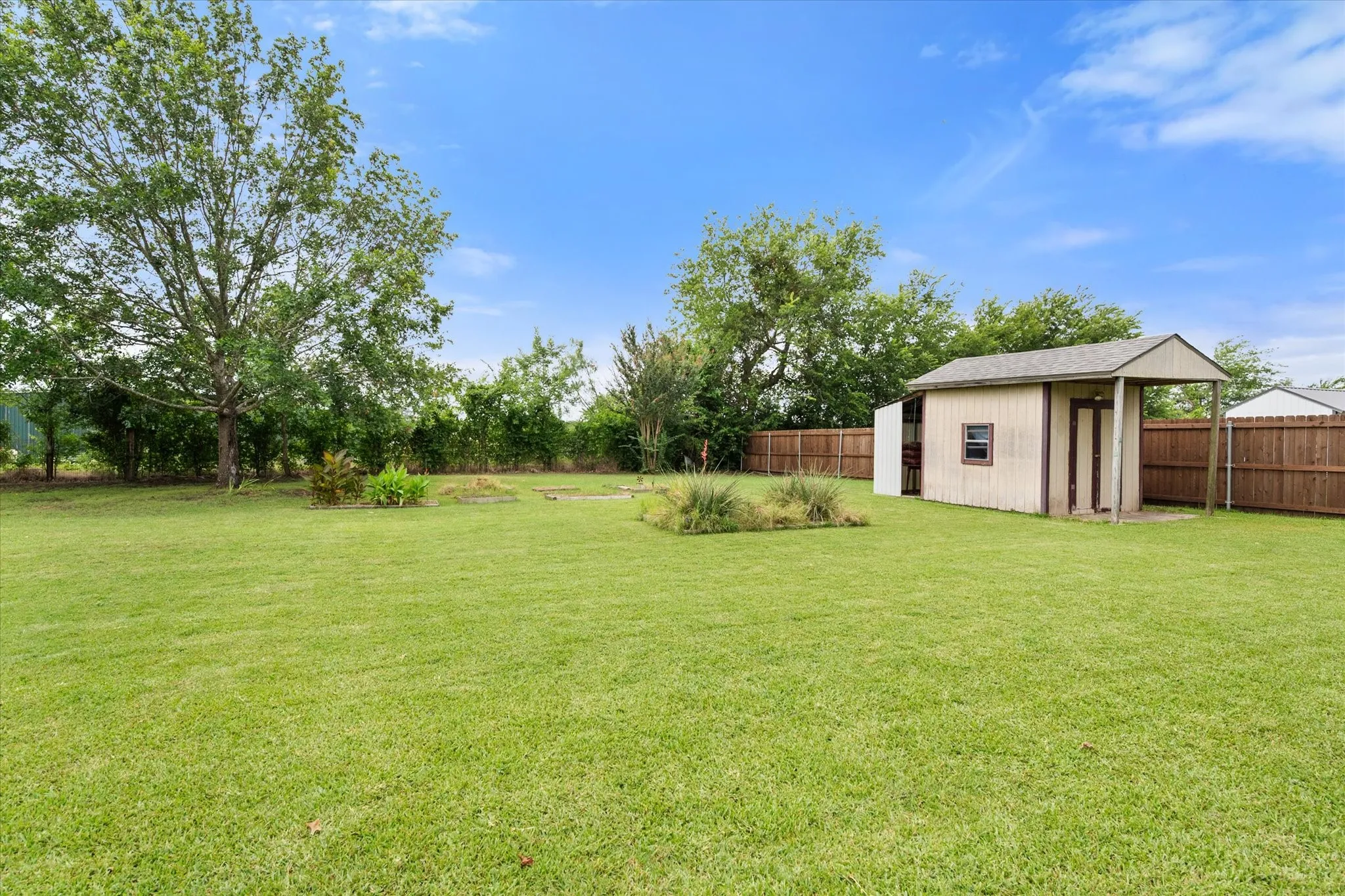 Single Family Residence For Sale in Navarro County , 1209 Hidden Hills Drive, Corsicana, Texas 75110, 3 Bedroom, 2 Bathroom, Garage spaces, 1,636 Sqft, built in 1983, mls#21335204, Real Estate Agent in Corsicana, Homes For Sale in Navarro county, Homes For Sale in Corsicana, Realtor in Corsicana Texas, Real Estate Brokerage Independent Realty Texas, Luminita Cordes Realtor