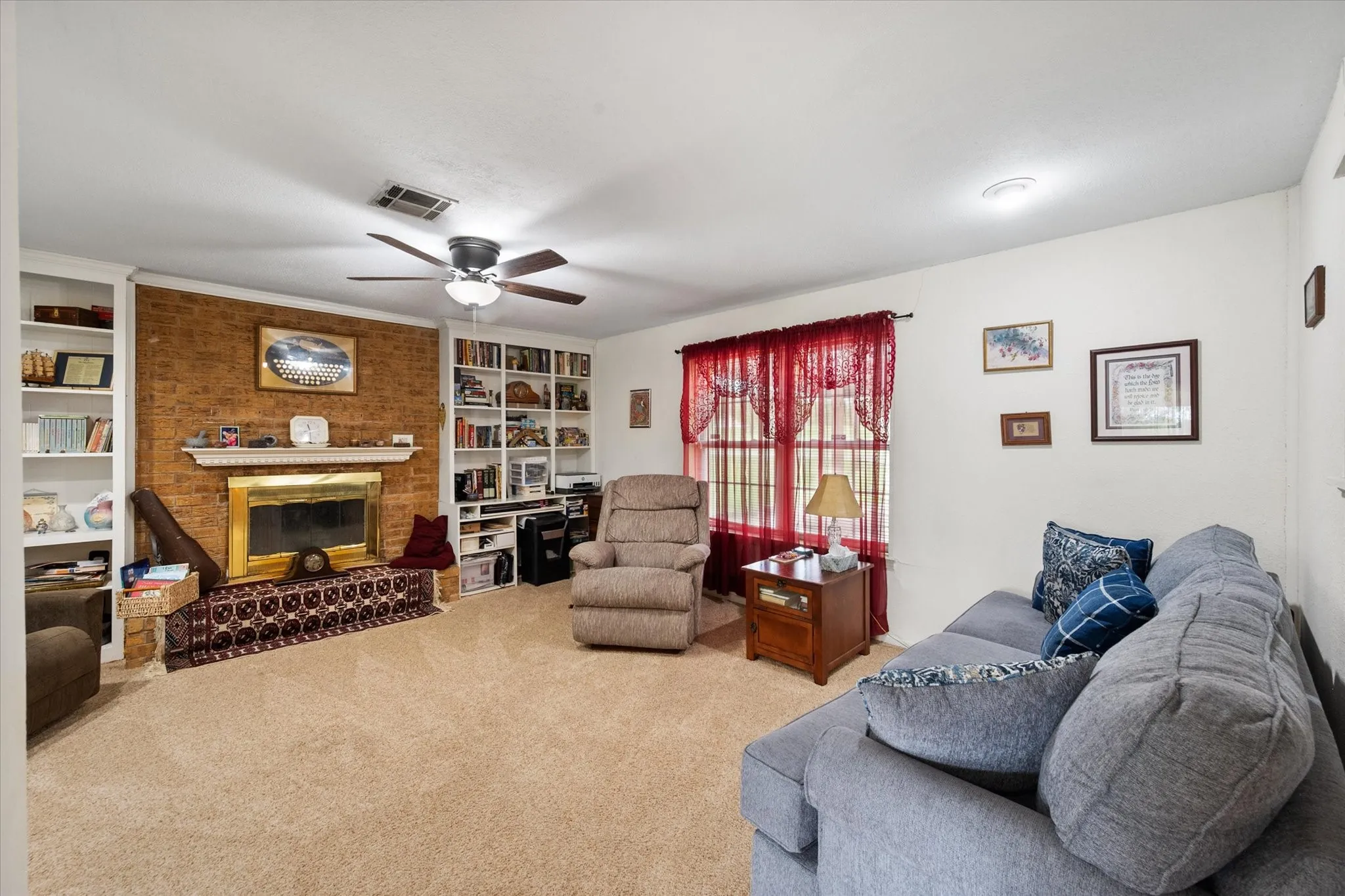 Single Family Residence For Sale in Navarro County , 1209 Hidden Hills Drive, Corsicana, Texas 75110, 3 Bedroom, 2 Bathroom, Garage spaces, 1,636 Sqft, built in 1983, mls#21335204, Real Estate Agent in Corsicana, Homes For Sale in Navarro county, Homes For Sale in Corsicana, Realtor in Corsicana Texas, Real Estate Brokerage Independent Realty Texas, Luminita Cordes Realtor