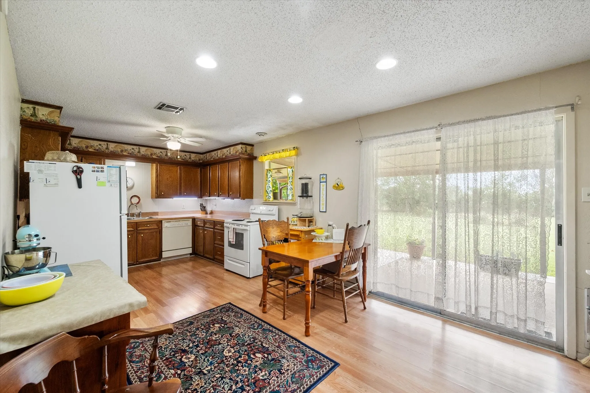 Single Family Residence For Sale in Navarro County , 1209 Hidden Hills Drive, Corsicana, Texas 75110, 3 Bedroom, 2 Bathroom, Garage spaces, 1,636 Sqft, built in 1983, mls#21335204, Real Estate Agent in Corsicana, Homes For Sale in Navarro county, Homes For Sale in Corsicana, Realtor in Corsicana Texas, Real Estate Brokerage Independent Realty Texas, Luminita Cordes Realtor
