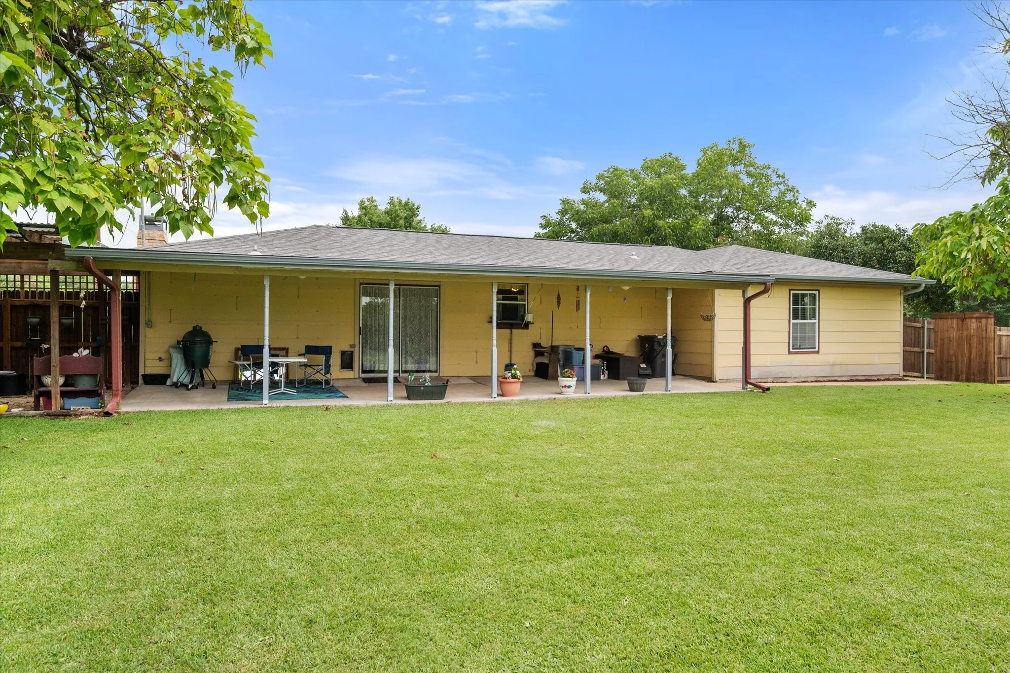 Single Family Residence For Sale in Navarro County , 1209 Hidden Hills Drive, Corsicana, Texas 75110, 3 Bedroom, 2 Bathroom, Garage spaces, 1,636 Sqft, built in 1983, mls#21335204, Real Estate Agent in Corsicana, Homes For Sale in Navarro county, Homes For Sale in Corsicana, Realtor in Corsicana Texas, Real Estate Brokerage Independent Realty Texas, Luminita Cordes Realtor