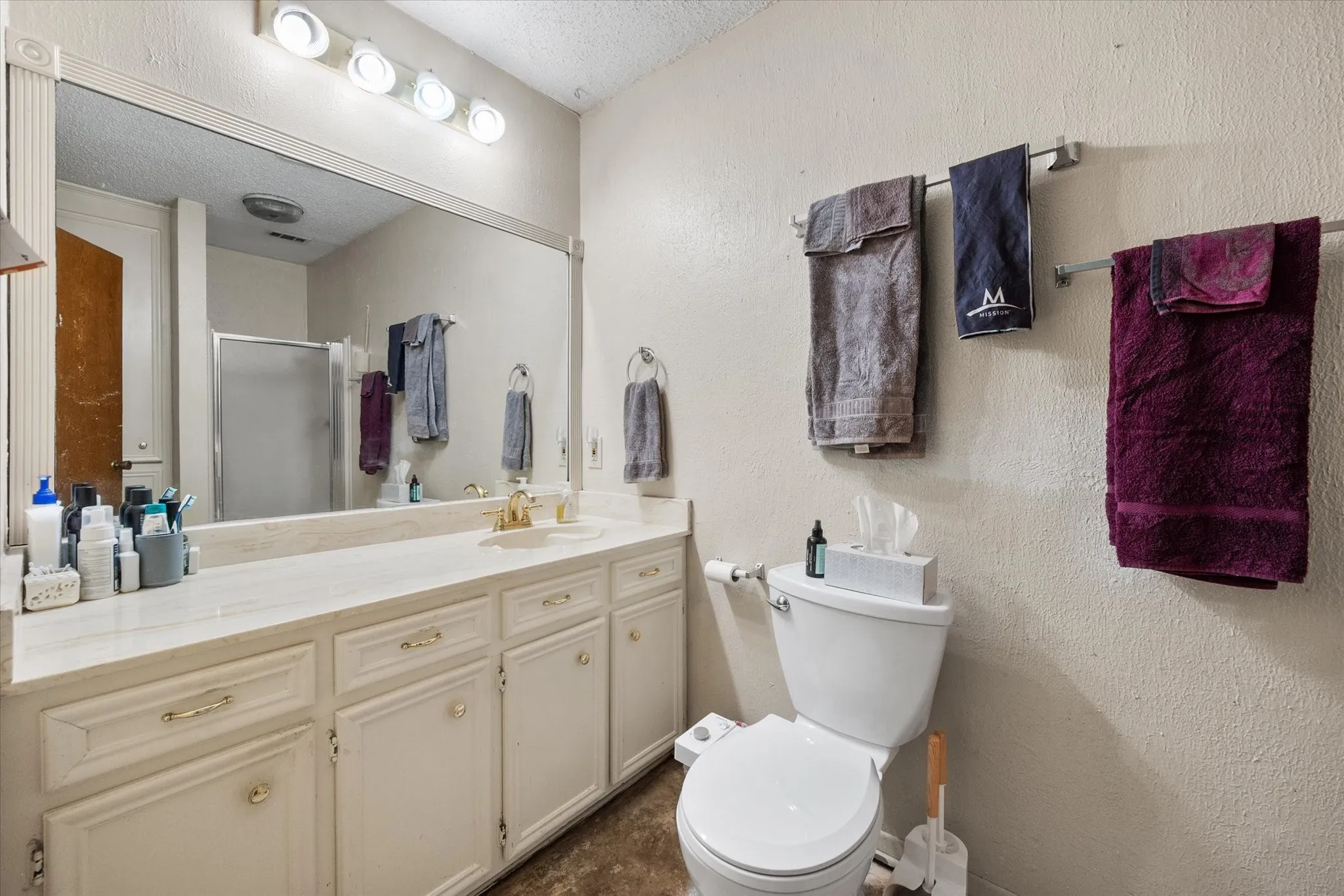 Single Family Residence For Sale in Navarro County , 1209 Hidden Hills Drive, Corsicana, Texas 75110, 3 Bedroom, 2 Bathroom, Garage spaces, 1,636 Sqft, built in 1983, mls#21335204, Real Estate Agent in Corsicana, Homes For Sale in Navarro county, Homes For Sale in Corsicana, Realtor in Corsicana Texas, Real Estate Brokerage Independent Realty Texas, Luminita Cordes Realtor