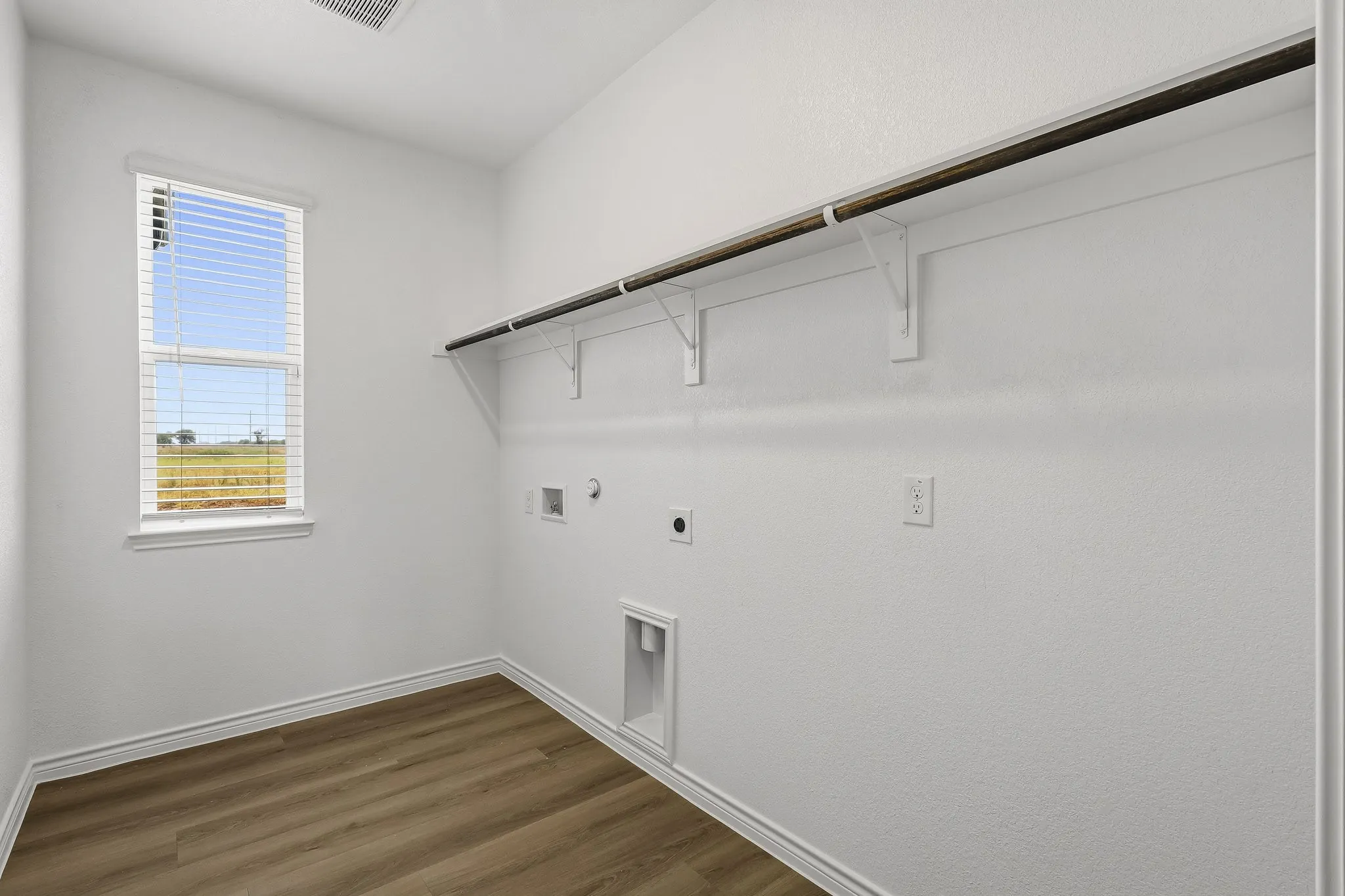 Single Family Residence For Sale in Tarrant County , 9248 Union Pacific Lane, Fort Worth, Texas 76036, 5 Bedroom, 4 Bathroom, 2 Garage spaces, 2,951 Sqft, built in 2026, mls#21336294, Real Estate Agent in Fort Worth, Homes For Sale in Tarrant county, Homes For Sale in Fort Worth, Realtor in Fort Worth Texas, Real Estate Brokerage Independent Realty Texas, Luminita Cordes Realtor