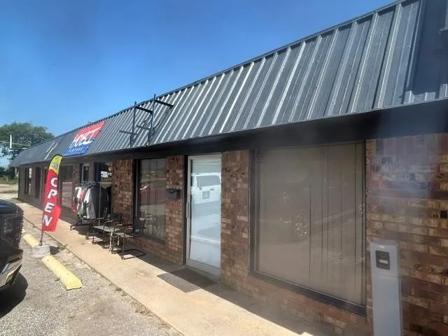 Office For Sale in Grayson County , 406 W Fm 120, Pottsboro, Texas 75076, 0, 0, Garage spaces, 3,500 Sqft, built in 1978, Price $649,500, mls#21336375, Real Estate Agent in Pottsboro, Homes For Sale in Grayson county, Homes For Sale in Pottsboro, Realtor in Pottsboro Texas, Real Estate Brokerage Independent Realty Texas, Luminita Cordes Realtor