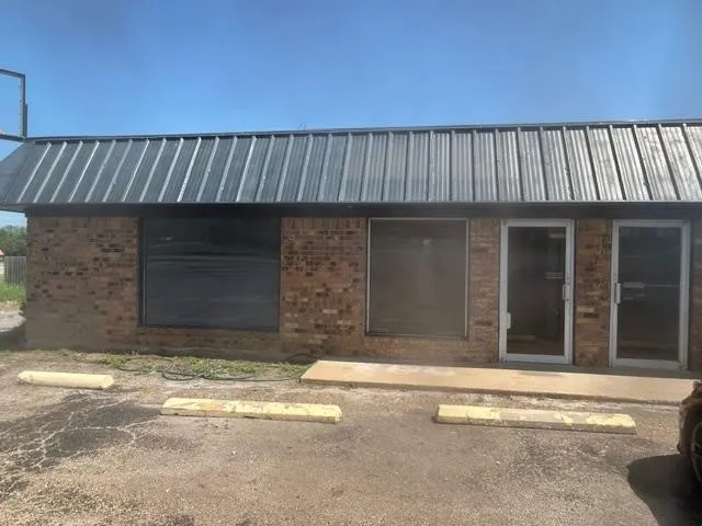 Office For Sale in Grayson County , 406 W Fm 120, Pottsboro, Texas 75076, 0, 0, Garage spaces, 3,500 Sqft, built in 1978, Price $649,500, mls#21336375, Real Estate Agent in Pottsboro, Homes For Sale in Grayson county, Homes For Sale in Pottsboro, Realtor in Pottsboro Texas, Real Estate Brokerage Independent Realty Texas, Luminita Cordes Realtor