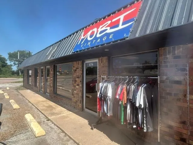 Office For Sale in Grayson County , 406 W Fm 120, Pottsboro, Texas 75076, 0, 0, Garage spaces, 3,500 Sqft, built in 1978, Price $649,500, mls#21336375, Real Estate Agent in Pottsboro, Homes For Sale in Grayson county, Homes For Sale in Pottsboro, Realtor in Pottsboro Texas, Real Estate Brokerage Independent Realty Texas, Luminita Cordes Realtor