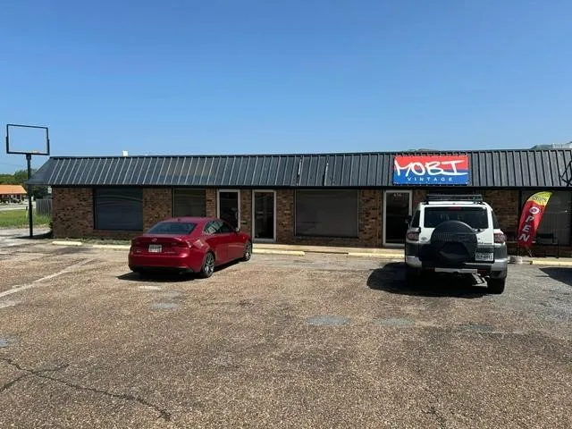 Office For Sale in Grayson County , 406 W Fm 120, Pottsboro, Texas 75076, 0, 0, Garage spaces, 3,500 Sqft, built in 1978, Price $649,500, mls#21336375, Real Estate Agent in Pottsboro, Homes For Sale in Grayson county, Homes For Sale in Pottsboro, Realtor in Pottsboro Texas, Real Estate Brokerage Independent Realty Texas, Luminita Cordes Realtor