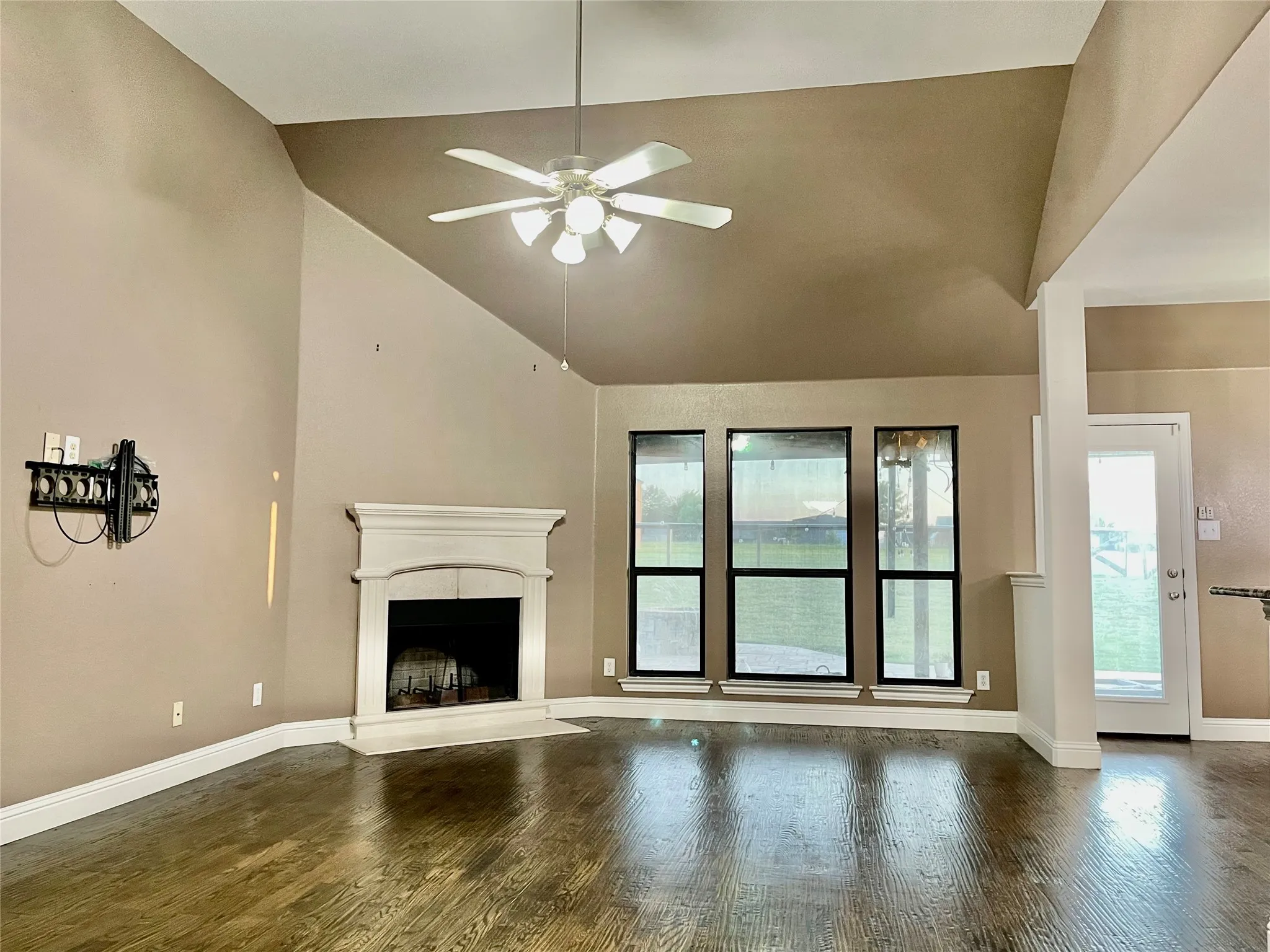 Single Family Residence For Rent in Kaufman County , 10264 Fireside Lane, Forney, Texas 75126, 4 Bedrooms, 2 Bathrooms, 2 Garage spaces, 2,195 Sqft, built in 2006, Price $2,850, mls#21336386, Real Estate Agent in Forney, Homes For Rent in Kaufman county, Homes For Rent in Forney, Realtor in Forney Texas, Real Estate Brokerage Independent Realty Texas, Luminita Cordes Realtor