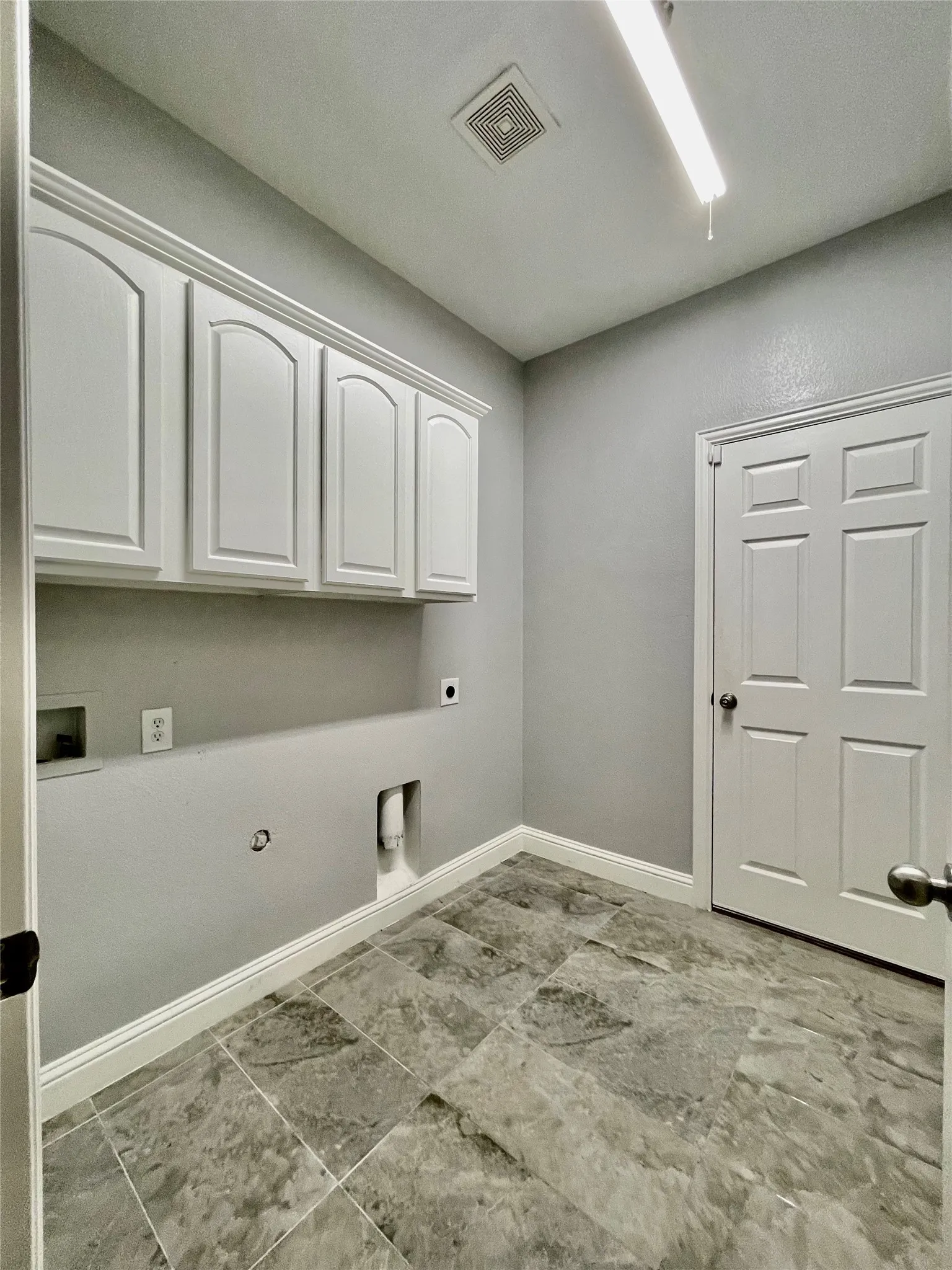 Single Family Residence For Rent in Kaufman County , 10264 Fireside Lane, Forney, Texas 75126, 4 Bedrooms, 2 Bathrooms, 2 Garage spaces, 2,195 Sqft, built in 2006, Price $2,850, mls#21336386, Real Estate Agent in Forney, Homes For Rent in Kaufman county, Homes For Rent in Forney, Realtor in Forney Texas, Real Estate Brokerage Independent Realty Texas, Luminita Cordes Realtor