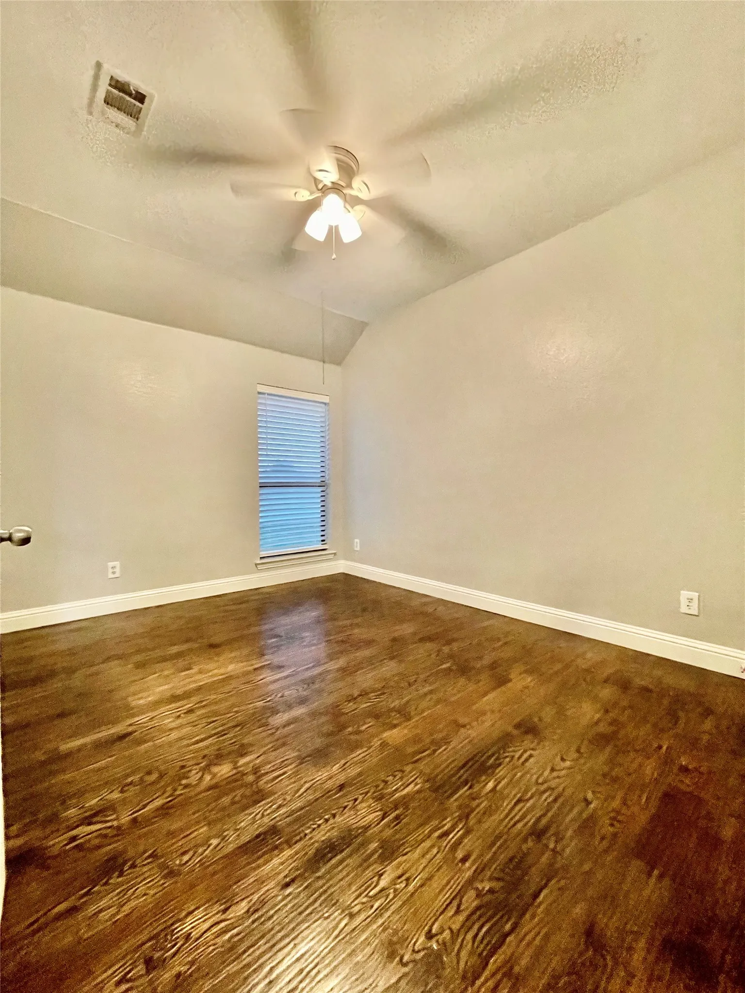 Single Family Residence For Rent in Kaufman County , 10264 Fireside Lane, Forney, Texas 75126, 4 Bedrooms, 2 Bathrooms, 2 Garage spaces, 2,195 Sqft, built in 2006, Price $2,850, mls#21336386, Real Estate Agent in Forney, Homes For Rent in Kaufman county, Homes For Rent in Forney, Realtor in Forney Texas, Real Estate Brokerage Independent Realty Texas, Luminita Cordes Realtor