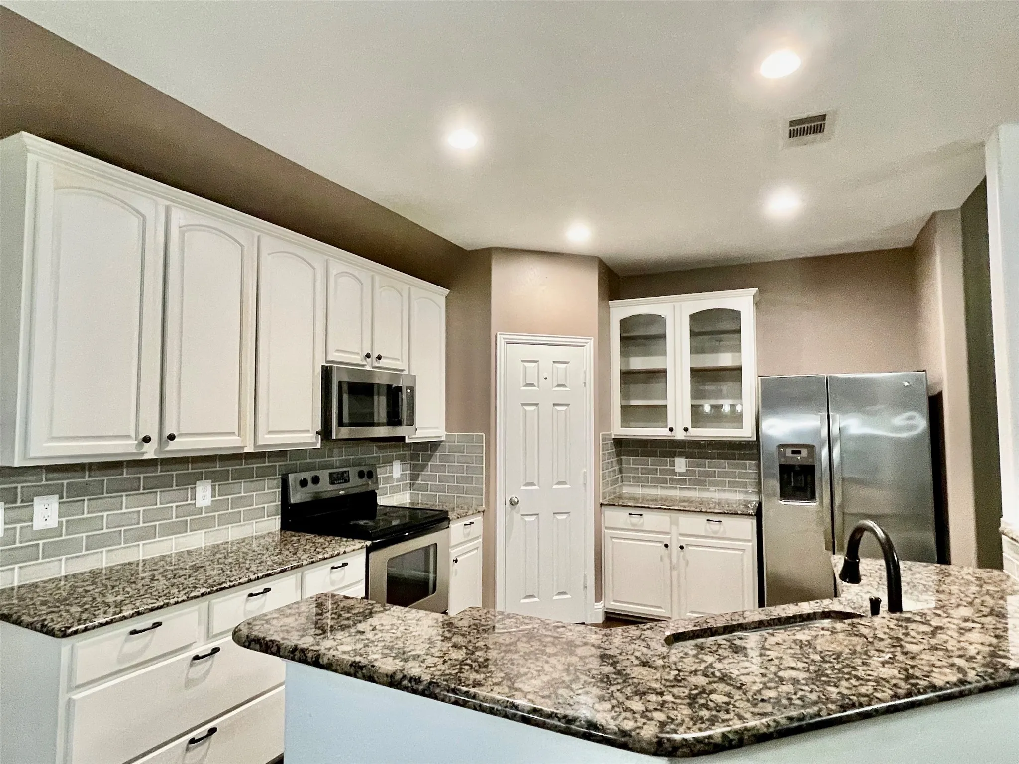 Single Family Residence For Rent in Kaufman County , 10264 Fireside Lane, Forney, Texas 75126, 4 Bedrooms, 2 Bathrooms, 2 Garage spaces, 2,195 Sqft, built in 2006, Price $2,850, mls#21336386, Real Estate Agent in Forney, Homes For Rent in Kaufman county, Homes For Rent in Forney, Realtor in Forney Texas, Real Estate Brokerage Independent Realty Texas, Luminita Cordes Realtor